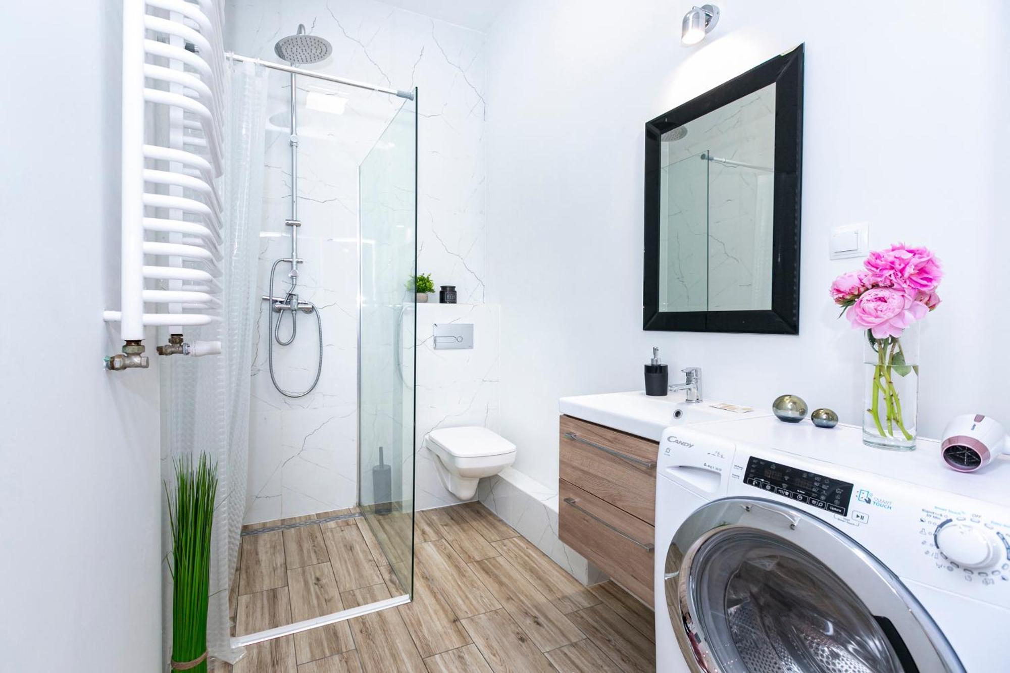 Chlodna 22a - Duzy Taras - Large Terrace - Bezplatny Parking - Free Parking - Better Apartament