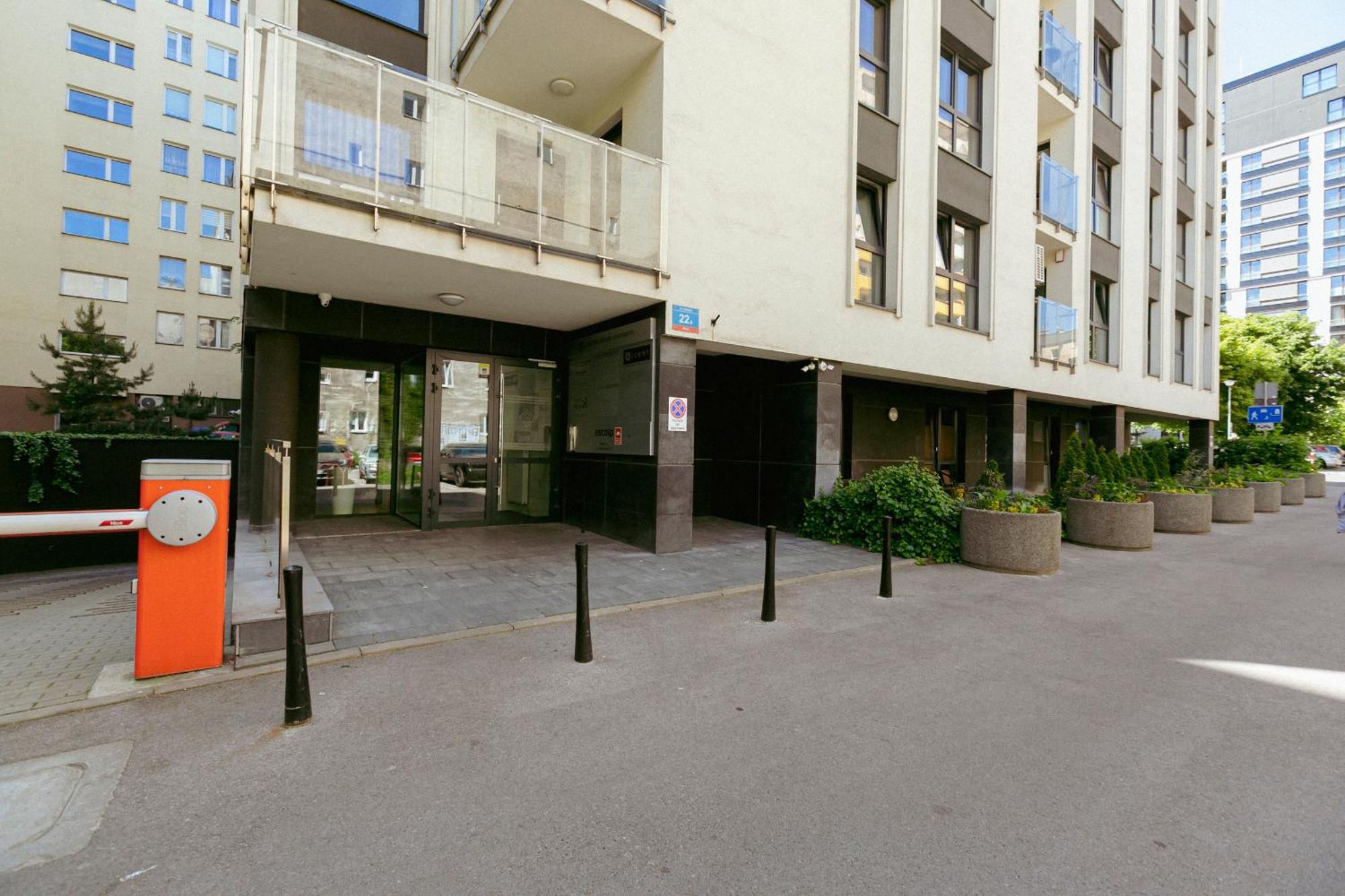 Chlodna 22a - Duzy Taras - Large Terrace - Bezplatny Parking - Free Parking - Better