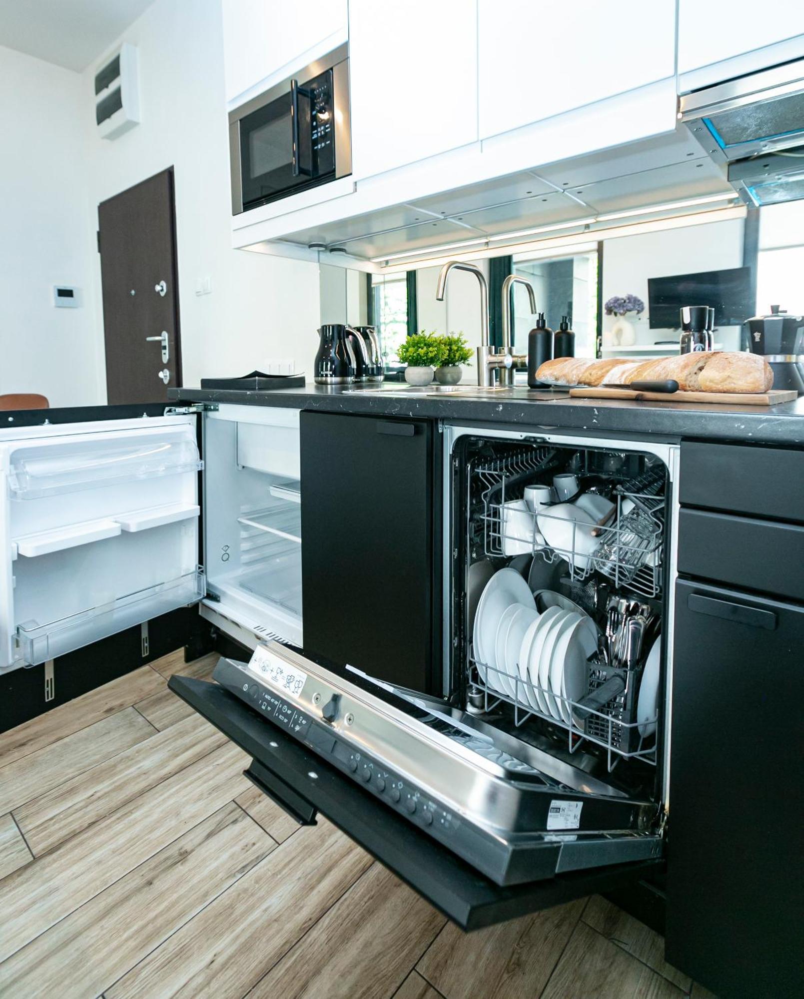 Chlodna 22a - Duzy Taras - Large Terrace - Bezplatny Parking - Free Parking - Better Apartament Warszawa
