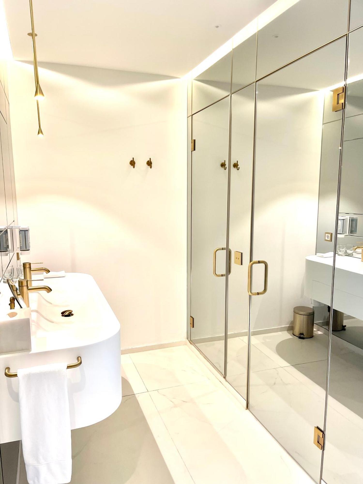 Luxury & Mondrian Market Square Ii 5*