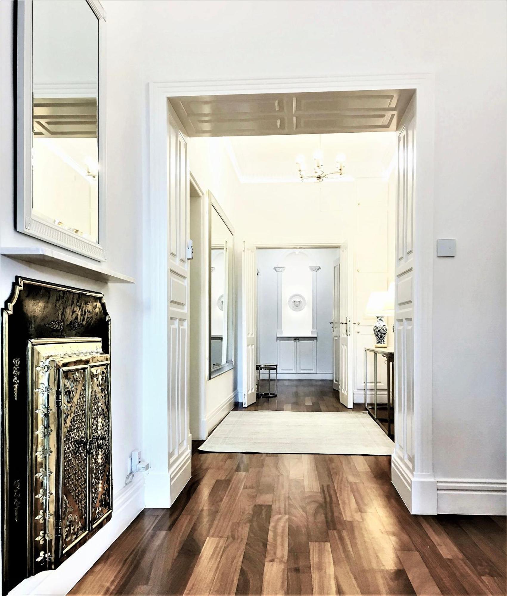 Mondrian Luxury & Market Square I 5*