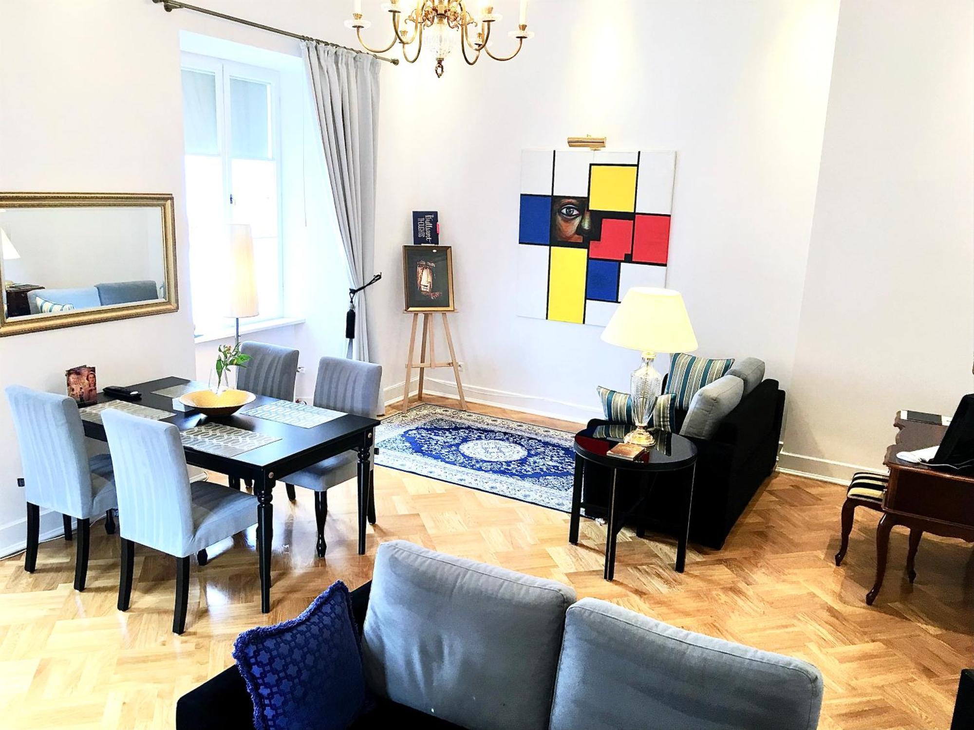 Mondrian Luxury & Market Square I