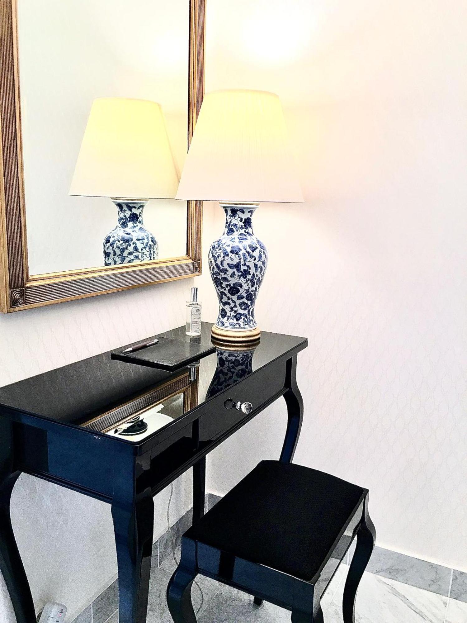 Mondrian Luxury & Market Square Iv Aparthotel Warschau