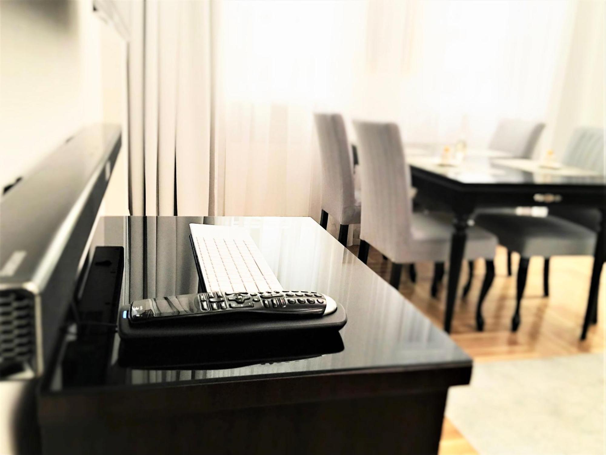 Mondrian Luxury & Market Square I 5*