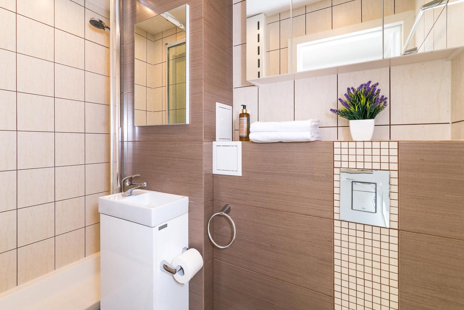 Apartment Bagno 7 - Modern By Renters *