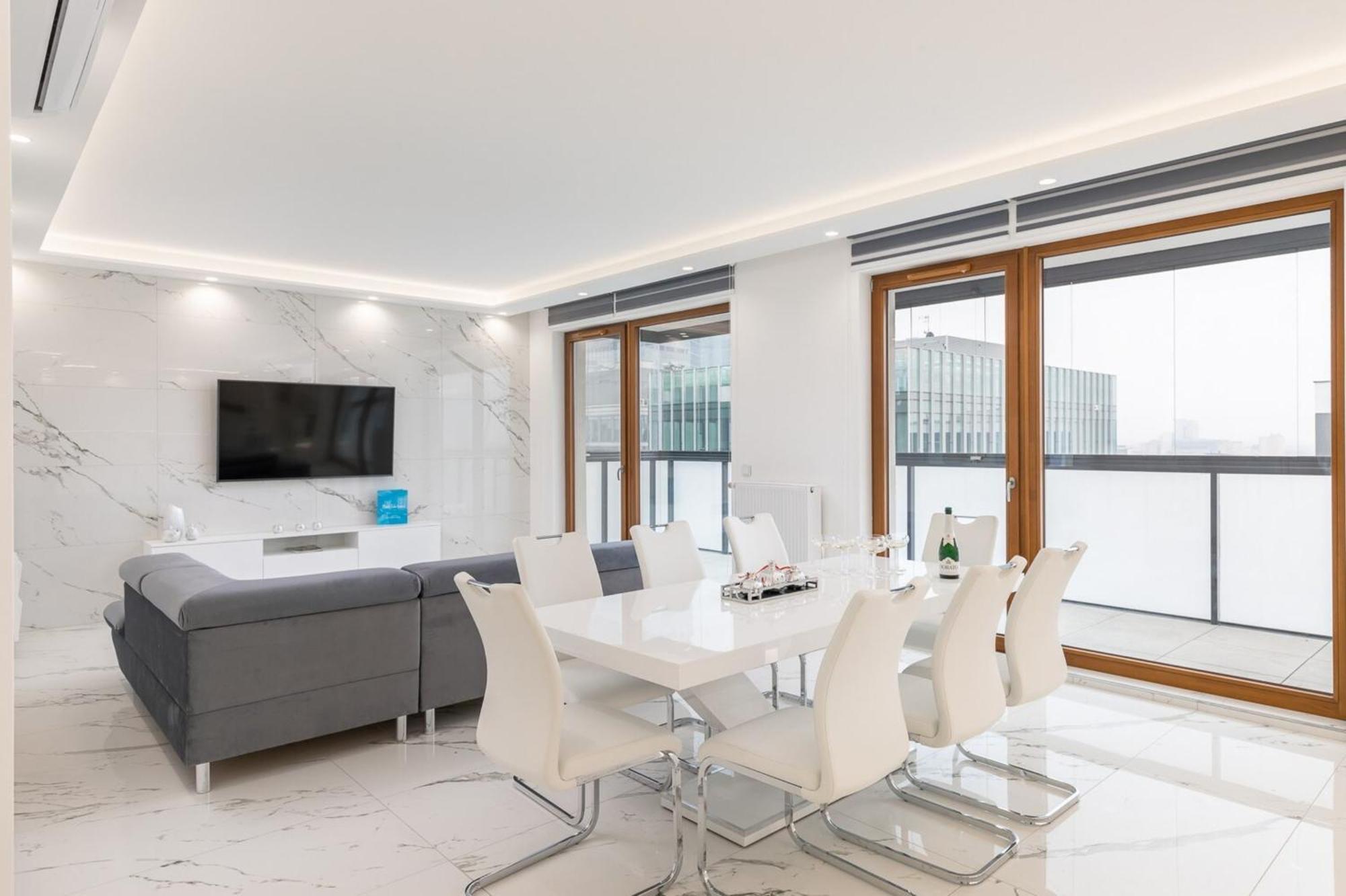 Karolkowa 28a - Luminous With Balcony By Renters Prestige Warschau