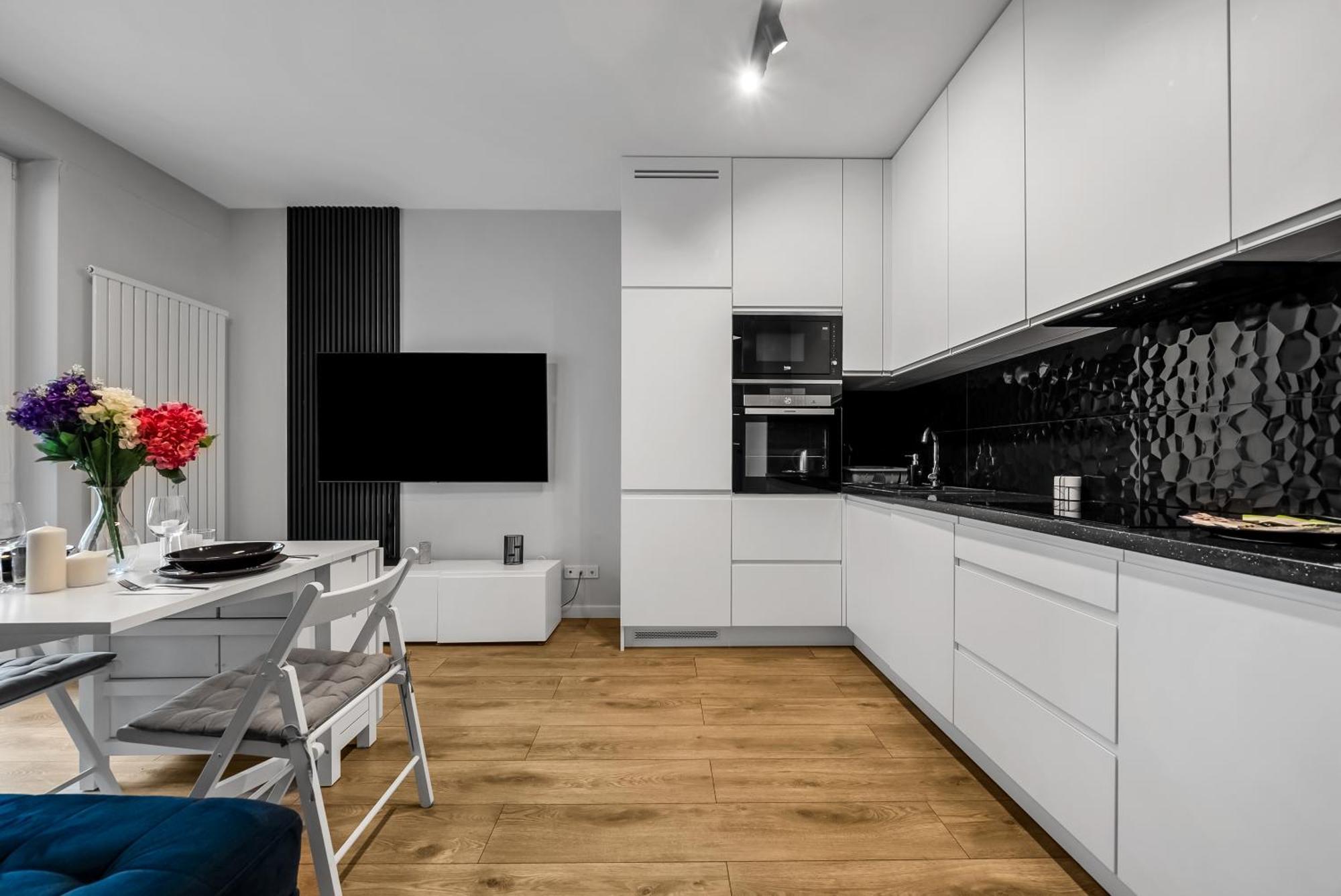 Apartment Sluzewiec - Balcony, Bus & Train Nearby - By Rentujemy Warsaw