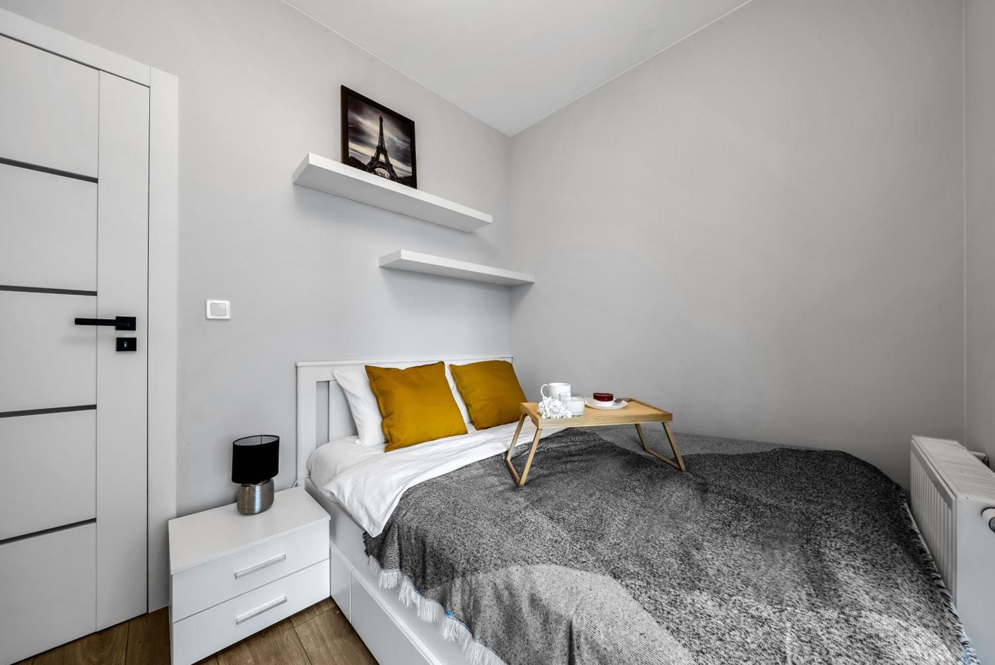 Sluzewiec - Balcony, Bus & Train Nearby - By Rentujemy Apartment