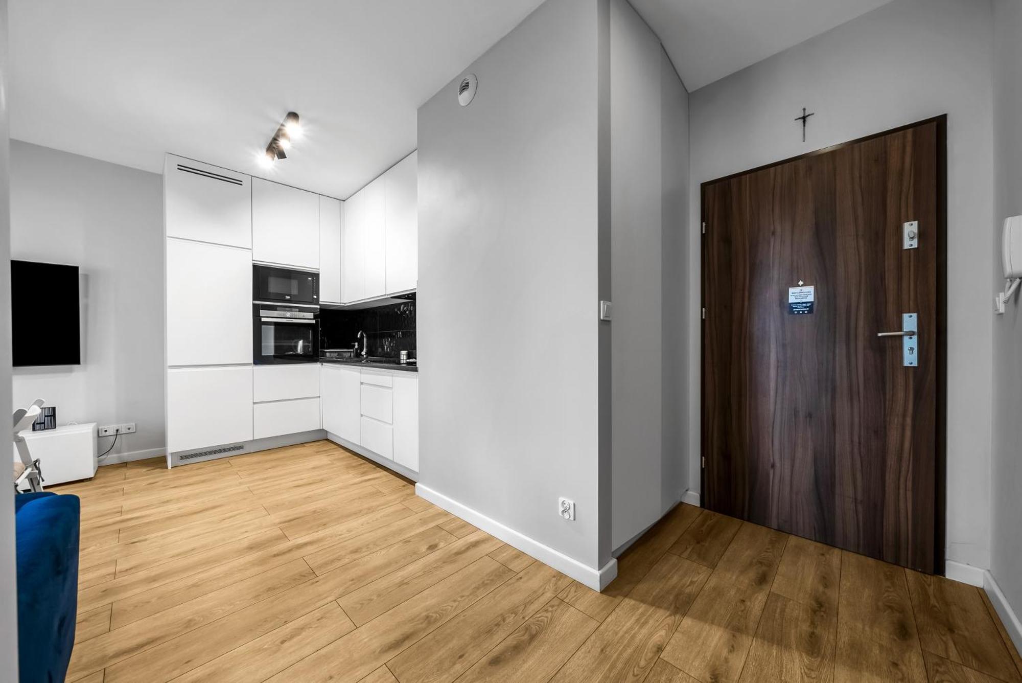 Sluzewiec - Balcony, Bus & Train Nearby - By Rentujemy Apartment *