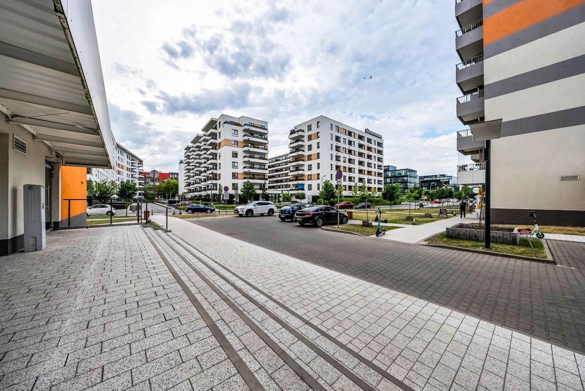 Sluzewiec - Balcony, Bus & Train Nearby - By Rentujemy Apartment Warsaw