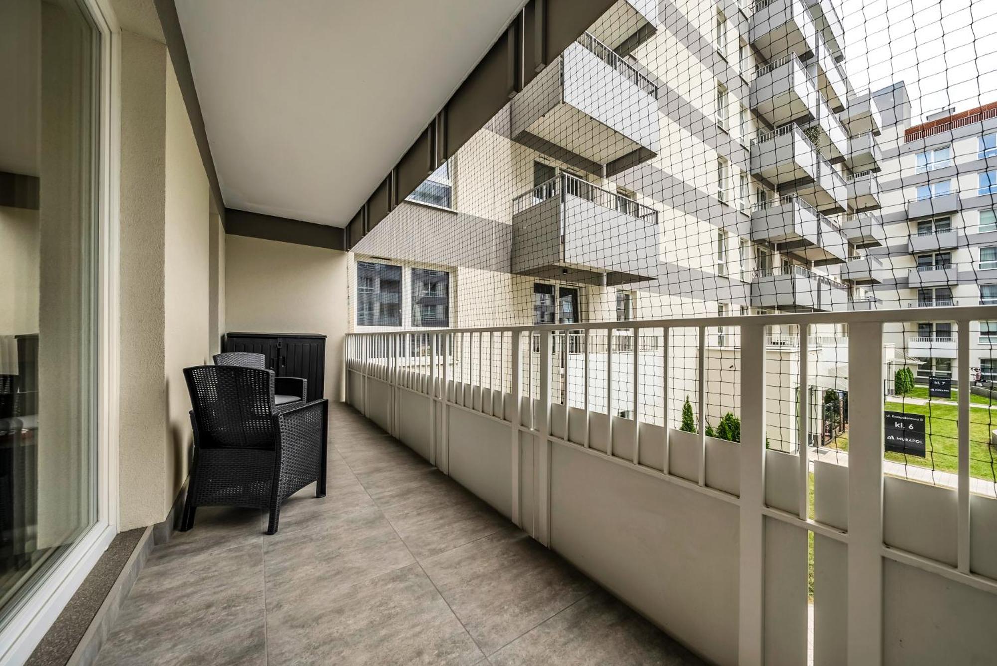 Sluzewiec - Balcony, Bus & Train Nearby - By Rentujemy * Warsaw