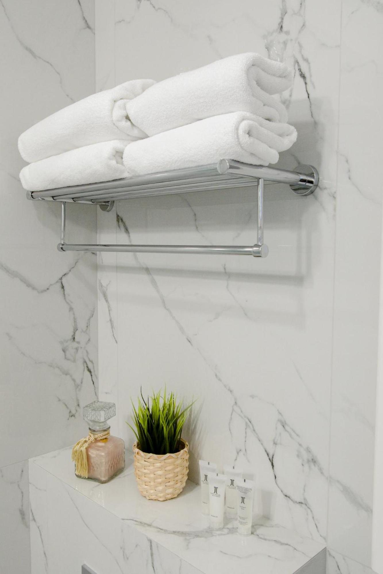 Seasons By Alluxe Boutique Apartament *