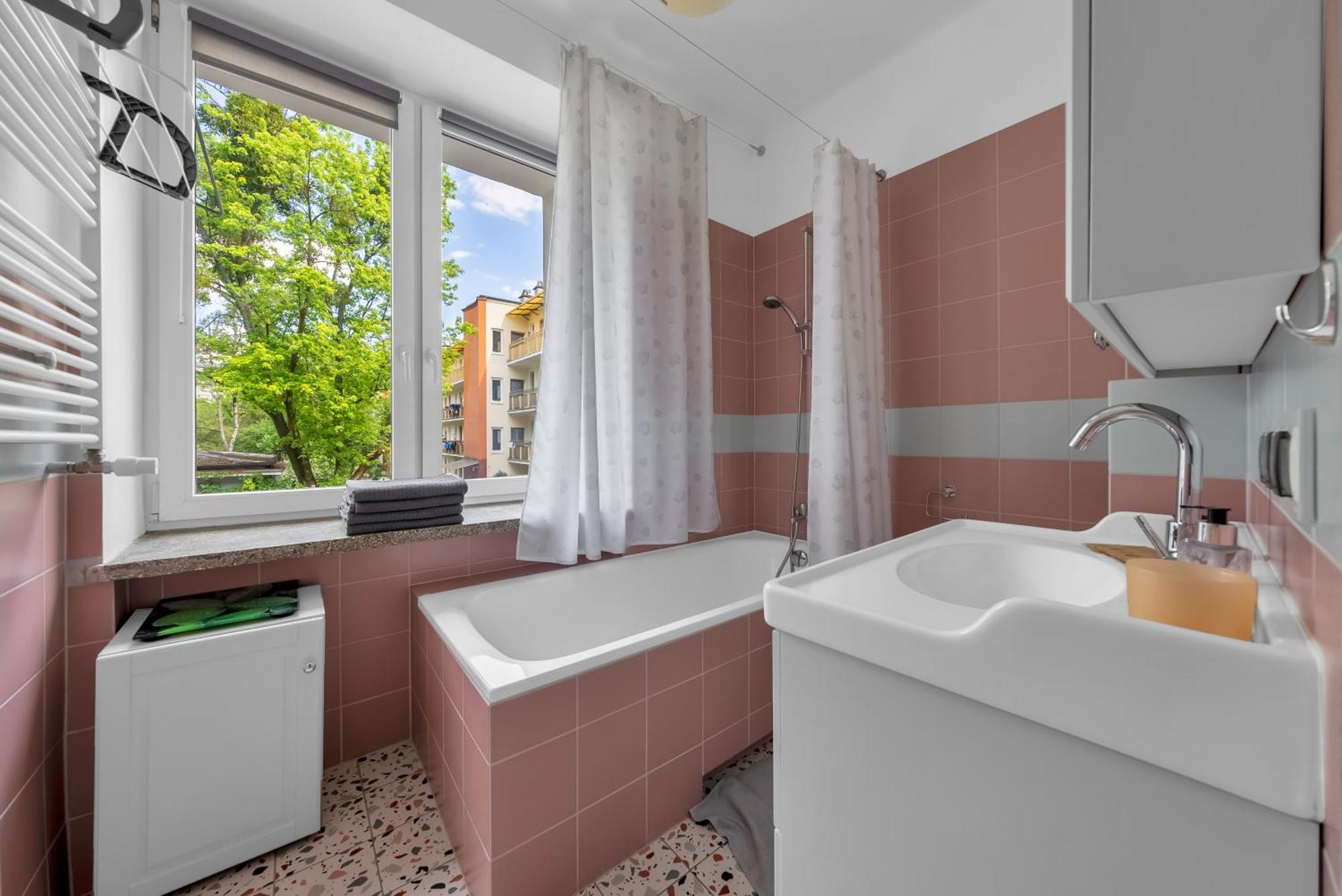 70m2 Wola - Location, 2 Bedrooms, 1st Floor - By Rentujemy Warszawa