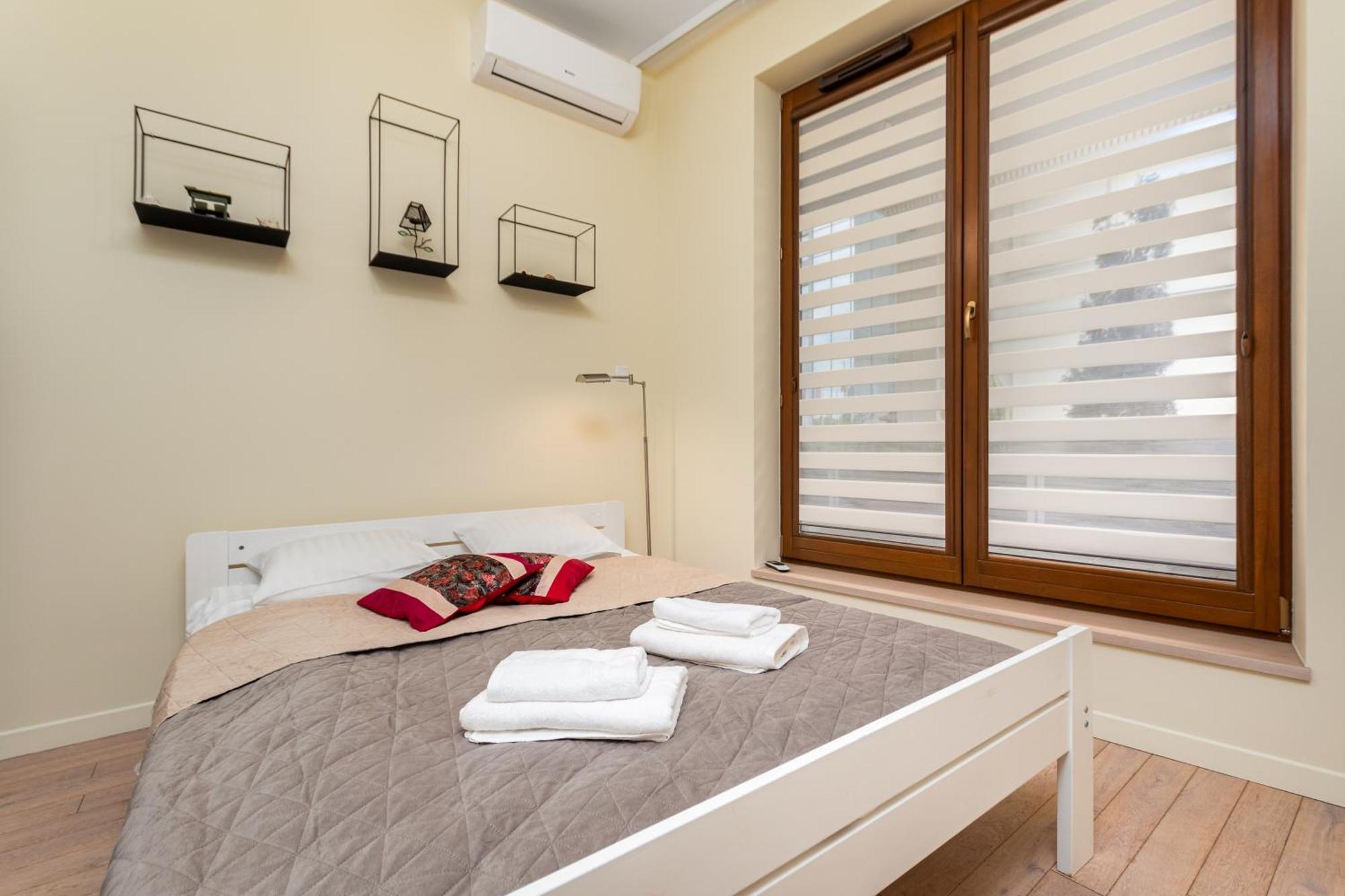 Solec 24 By Homeprime Apartment *