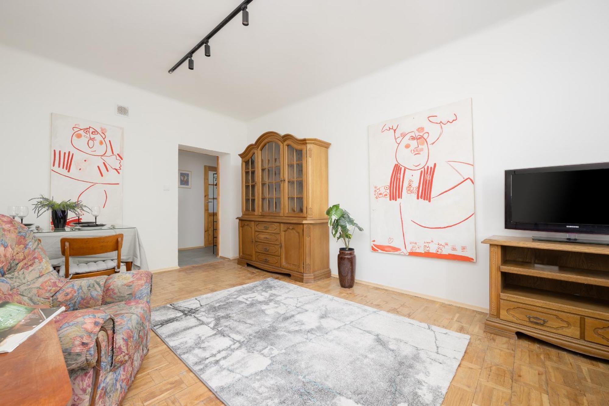 Przytulny I Tradycyjny Na Parterze W Centrum Warszawy By Renters *