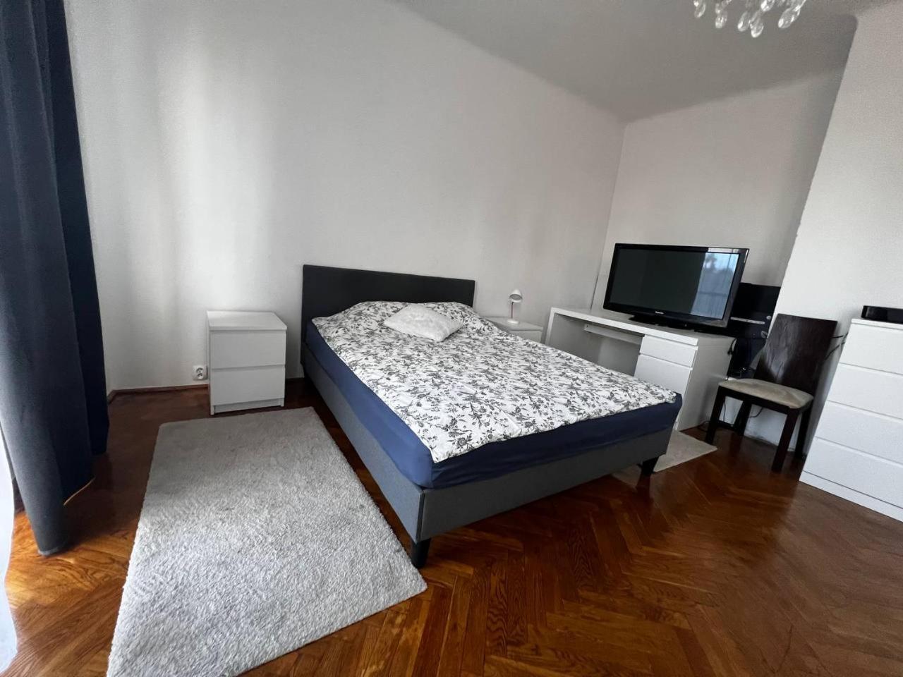 Homestay To Close