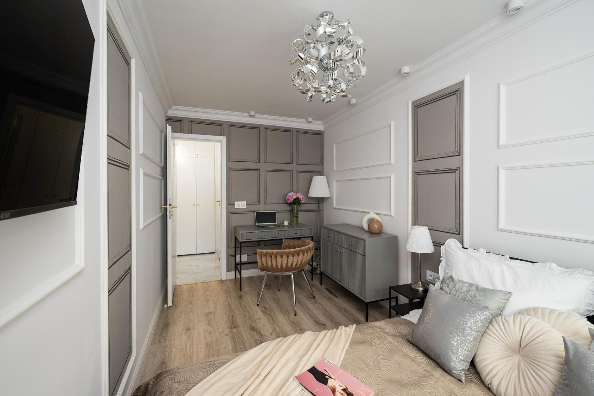 Stunning 2-br Palace In The Window, Air-conditioning 500m To Station *
