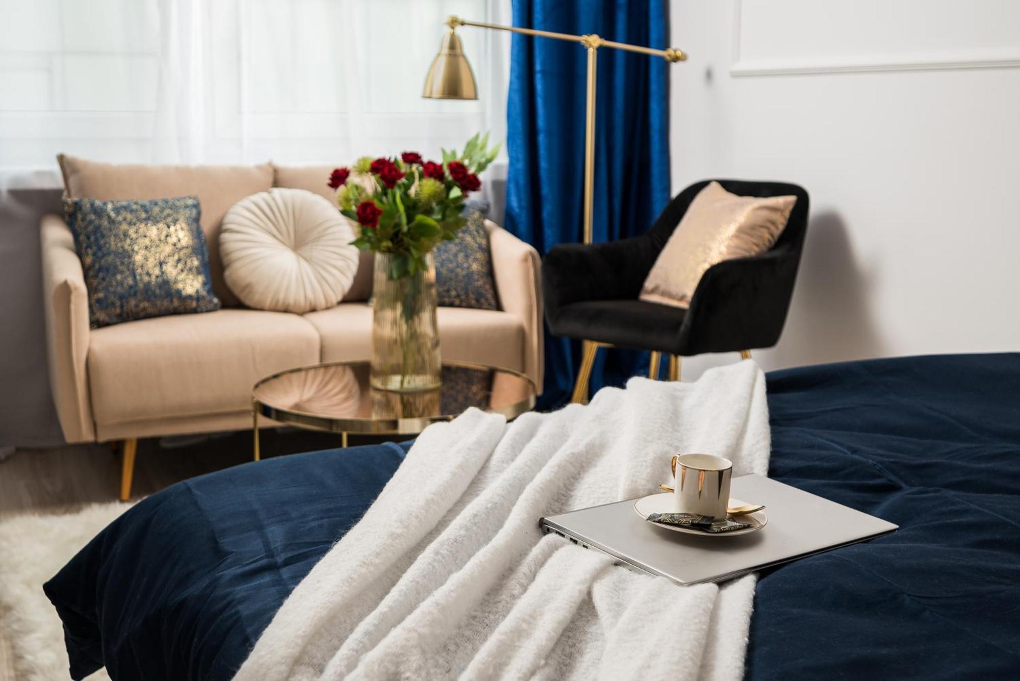 Stunning 2-br Palace In The Window, Air-conditioning 500m To Station Apartment