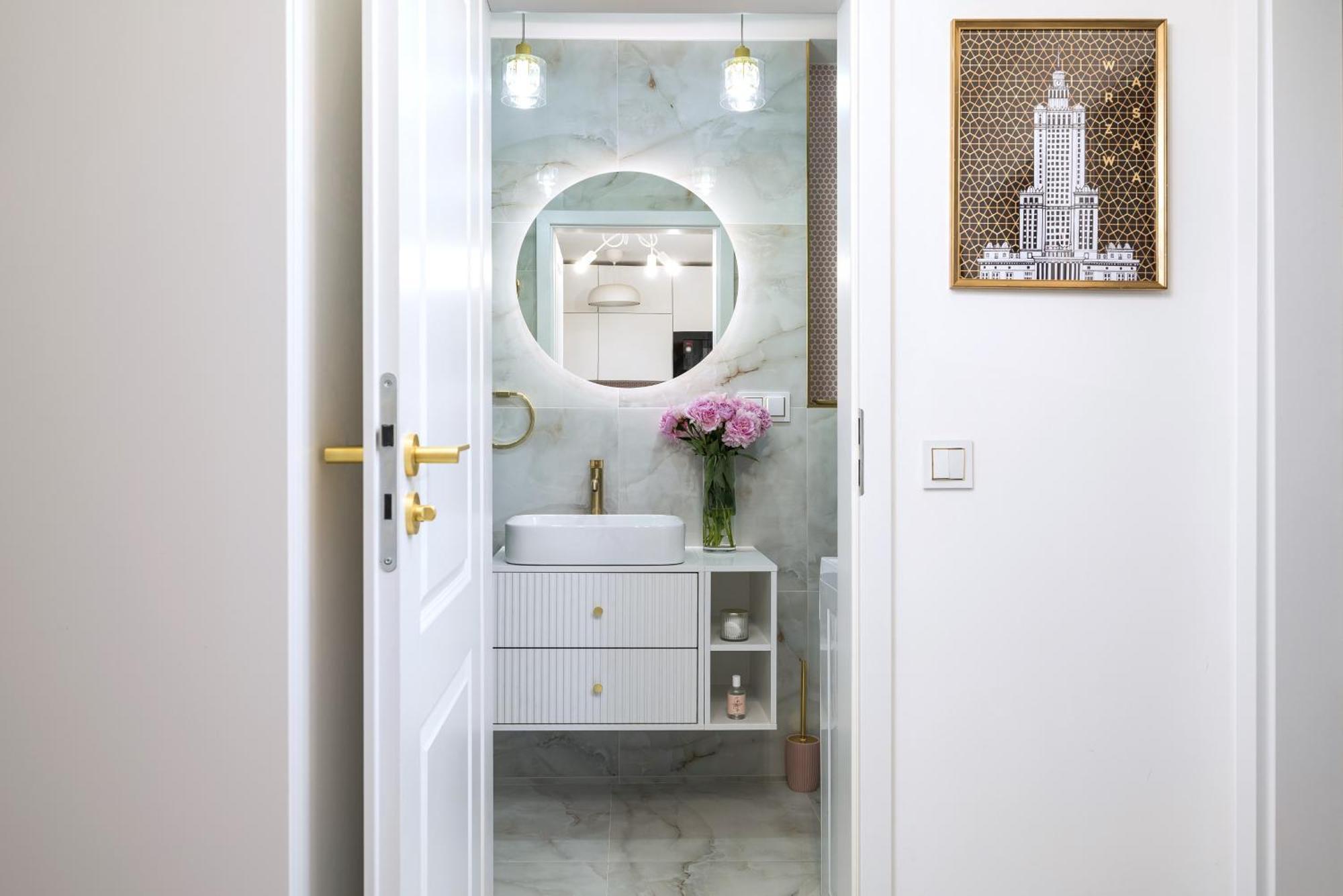 Stunning 2-br Palace In The Window, Air-conditioning 500m To Station Apartment Warsaw