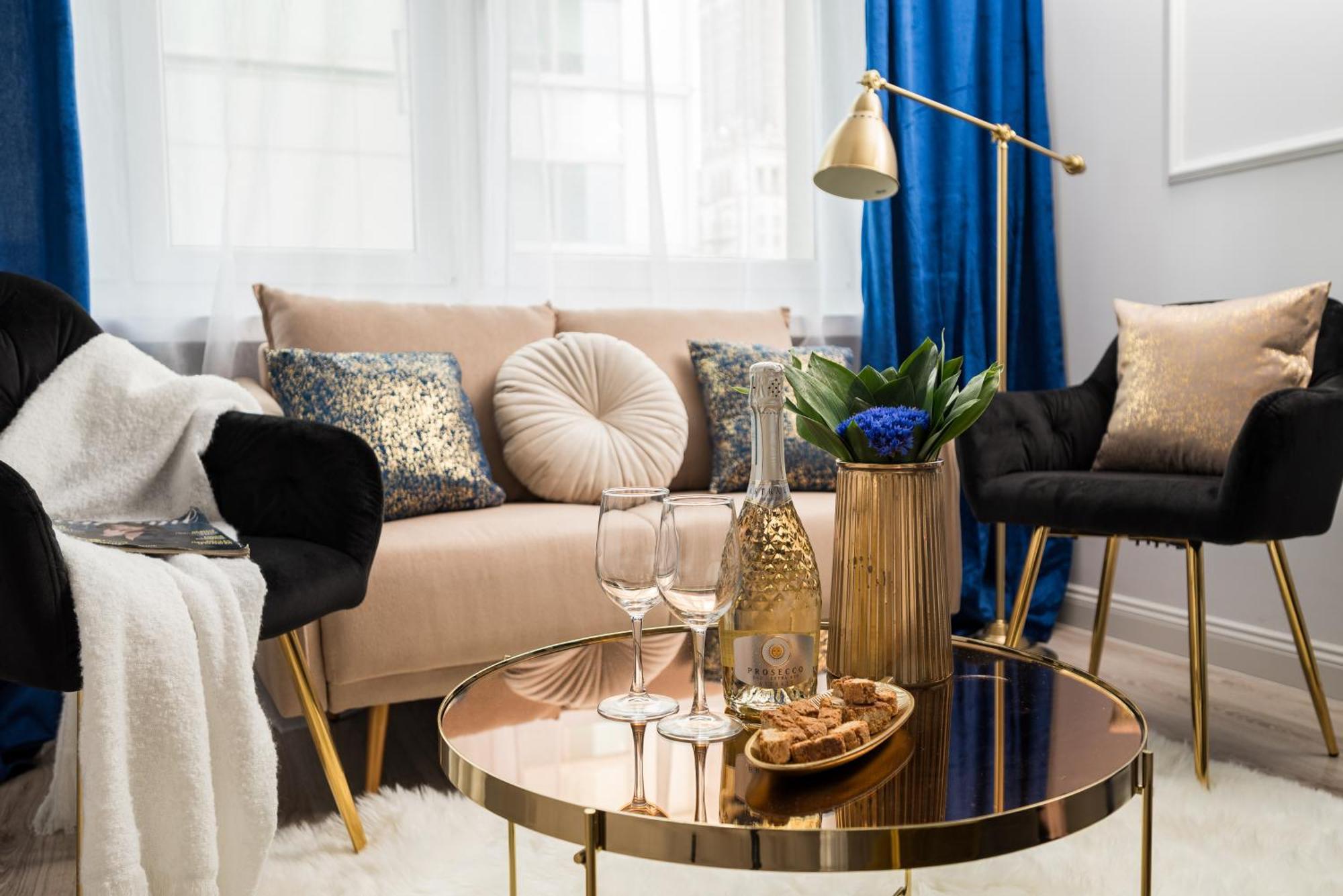 Stunning 2-br Palace In The Window, Air-conditioning 500m To Station Apartment