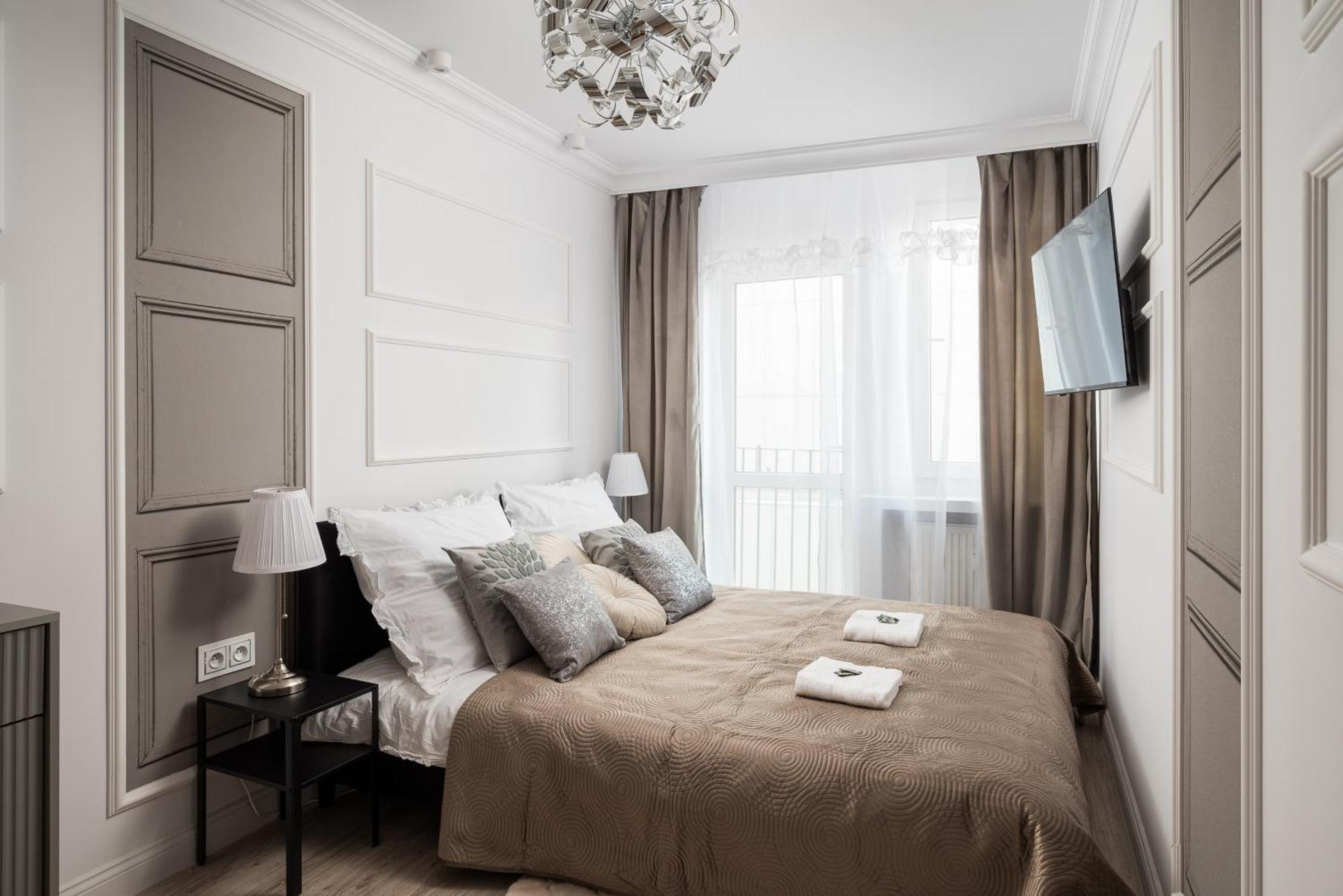 Stunning 2-br Palace In The Window, Air-conditioning 500m To Station Apartment *