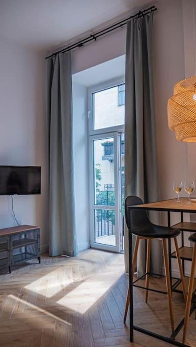 Apartment Klimatyczne Studio W Historycznej Pradze - Stadion Narodowy, Centrum *