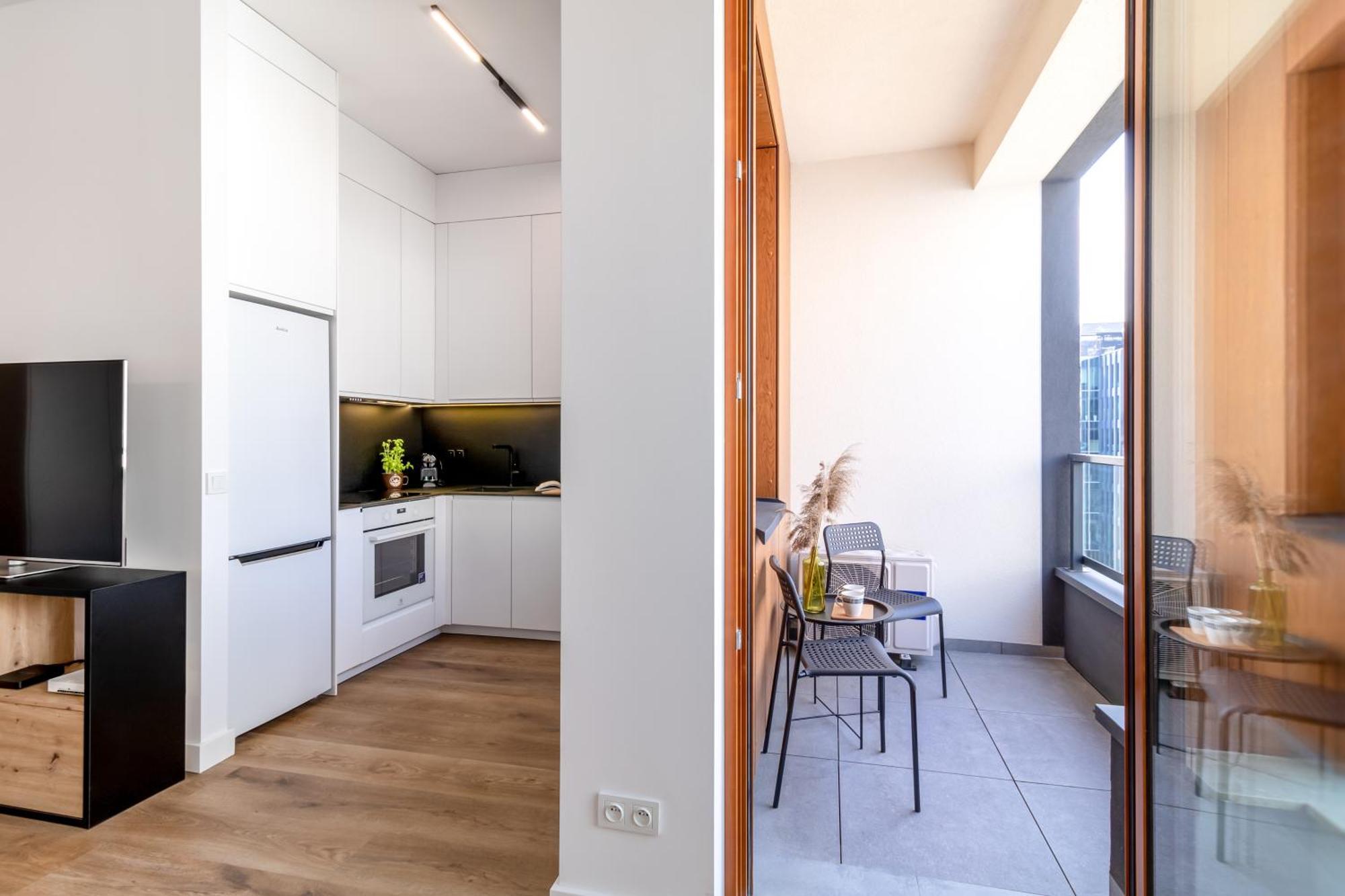 Bright And Cozy In The Business Center Zdziechowskiego Apartment