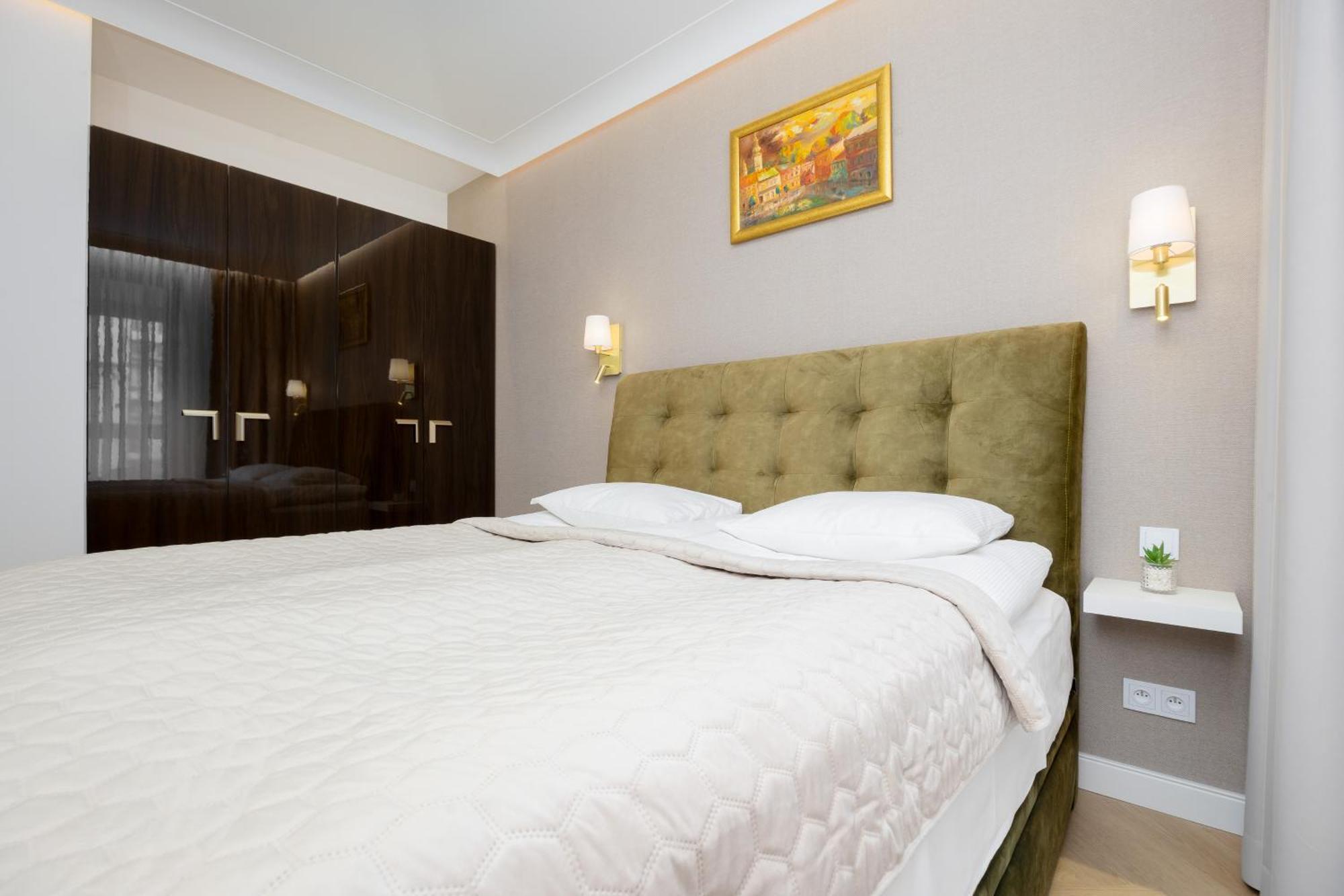 Stylish Grzybowska By Renters Apartment