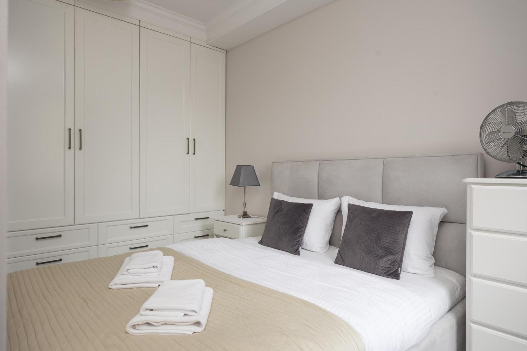 Chmielna Downtown Apartment Warsaw