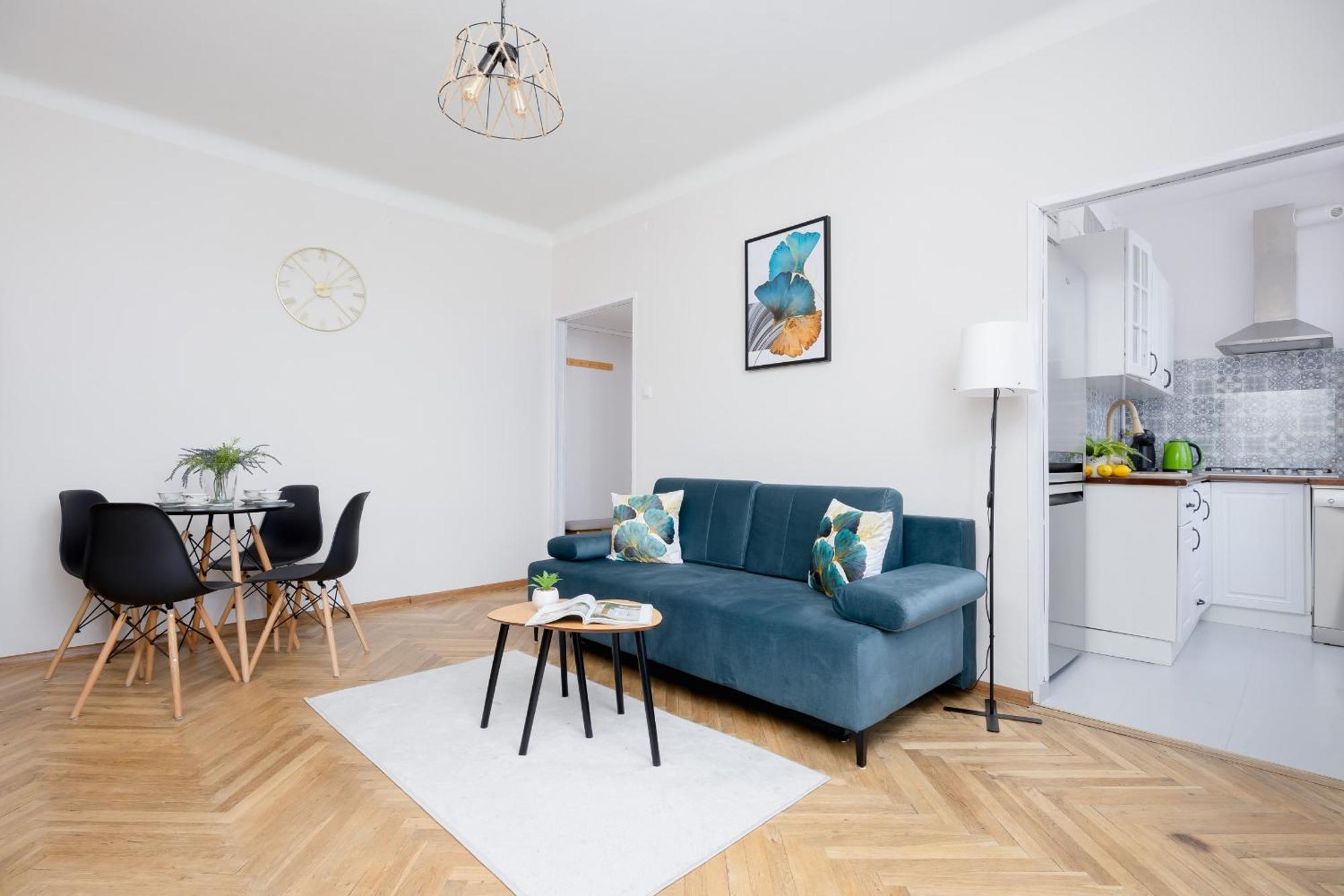 Near Lazienki Krolewskie W Warszawie By Renters Apartment Warschau