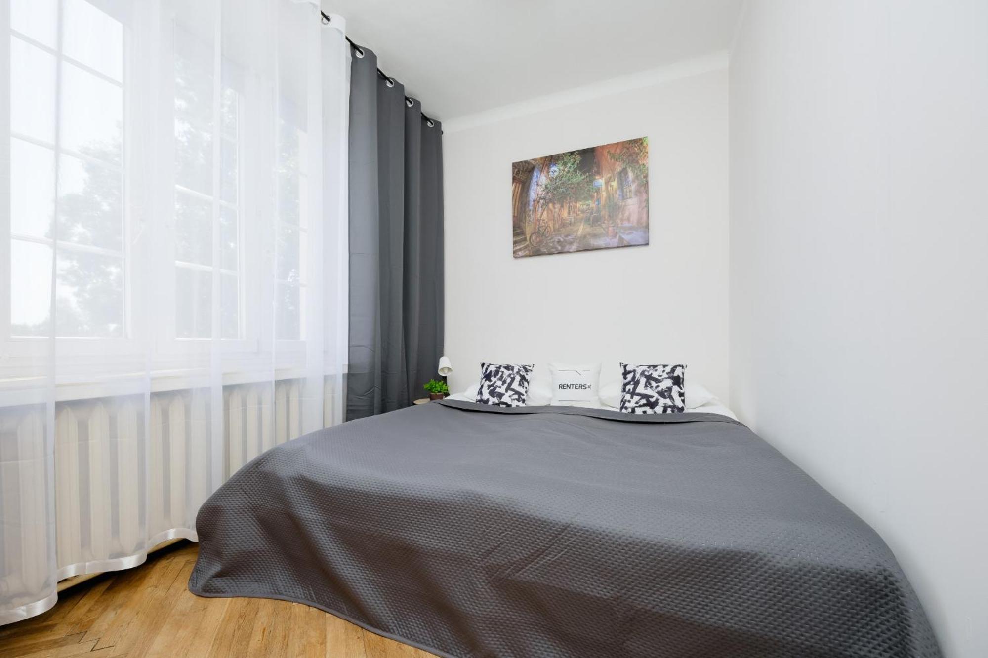 Near Lazienki Krolewskie W Warszawie By Renters * Warschau