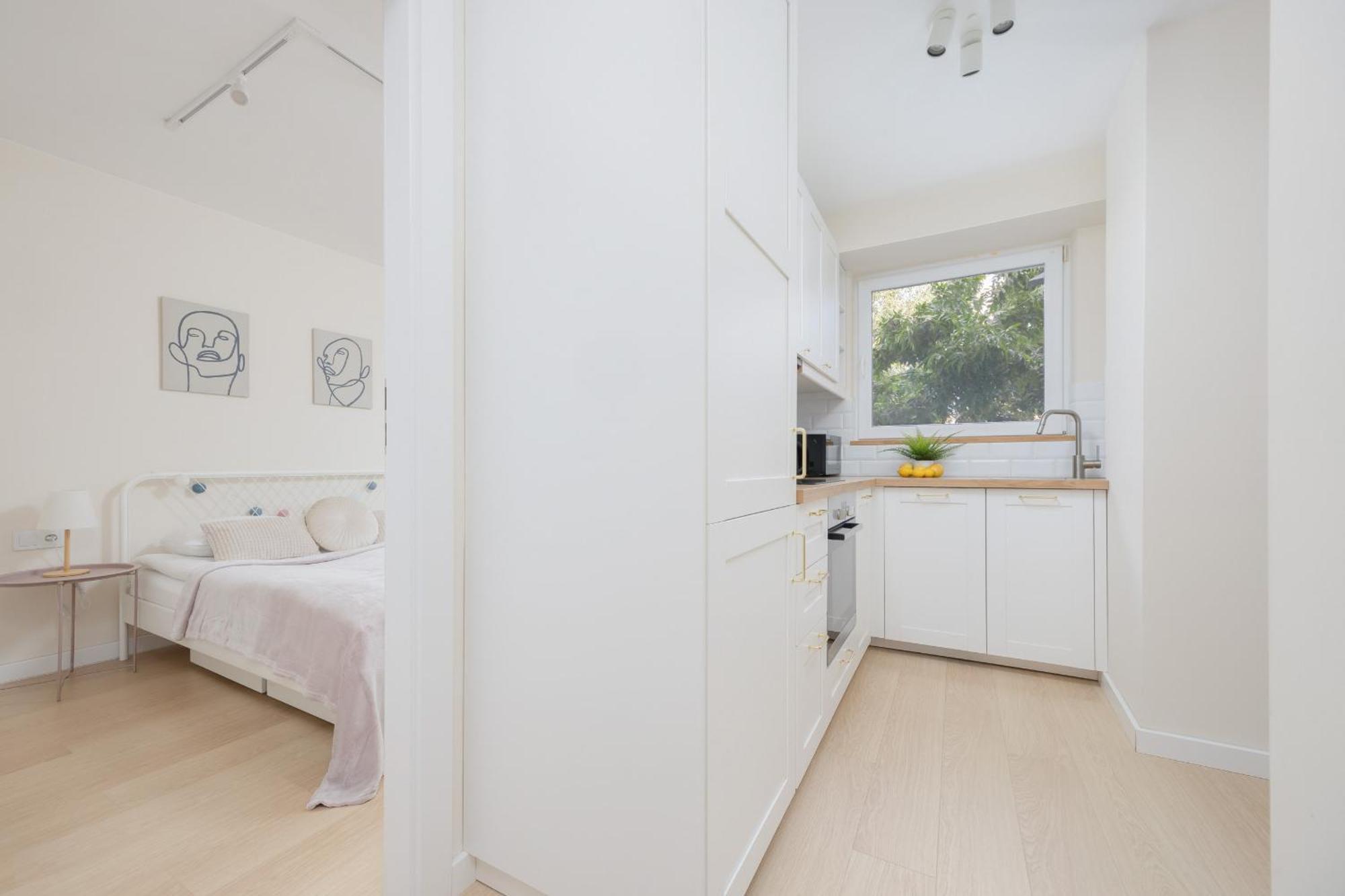 Apartment Przytulny Z Balkonem I Klimatyzacja By Renters