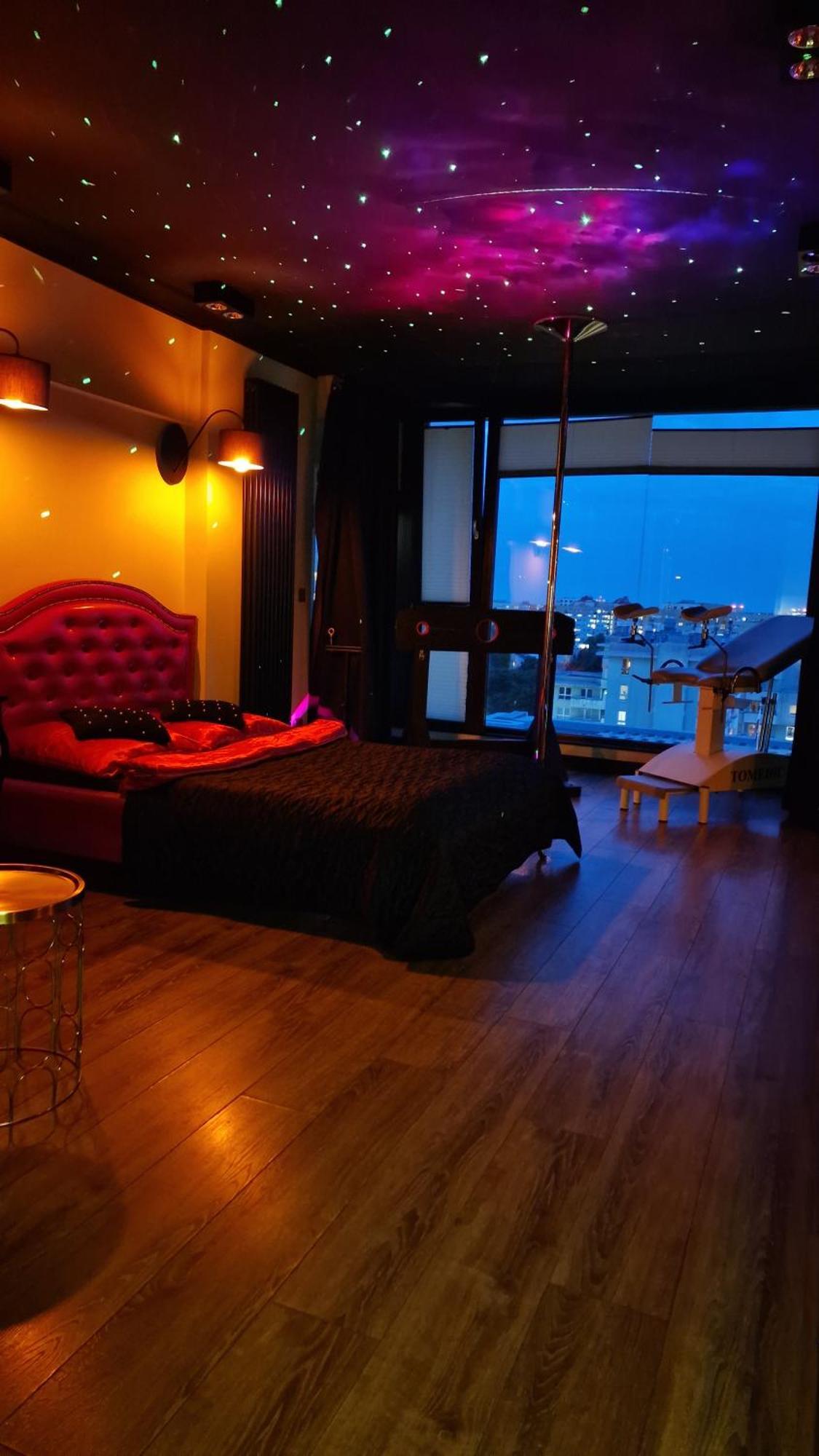 Black Swan Apartment