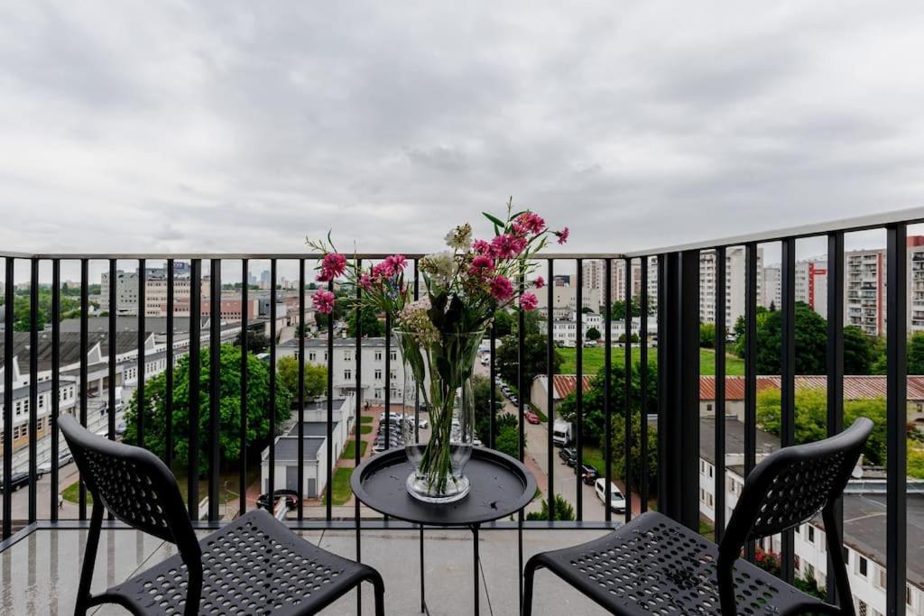 Business With 1 Bedroom By Ecru Wwa81 Apartment *