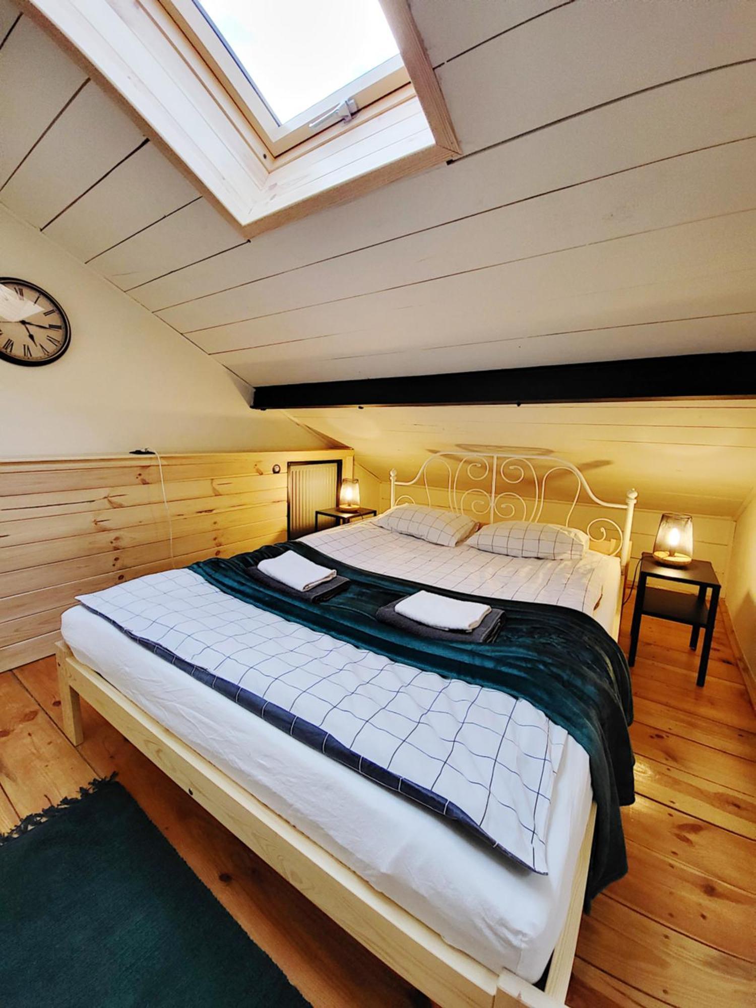 Bed & Breakfast Husarska 60 *