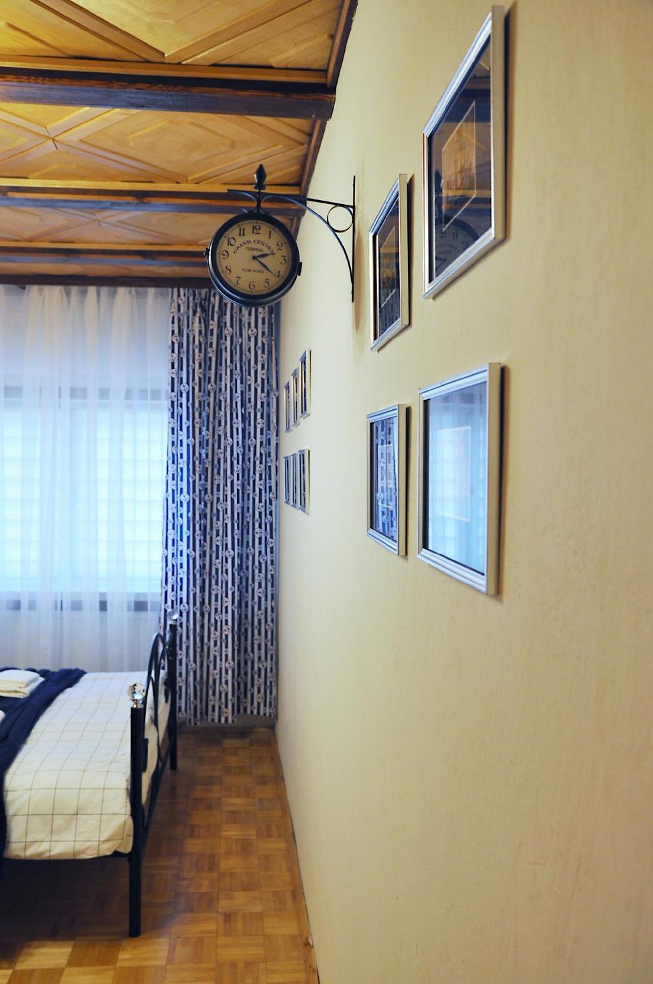 Husarska 60 Bed & Breakfast