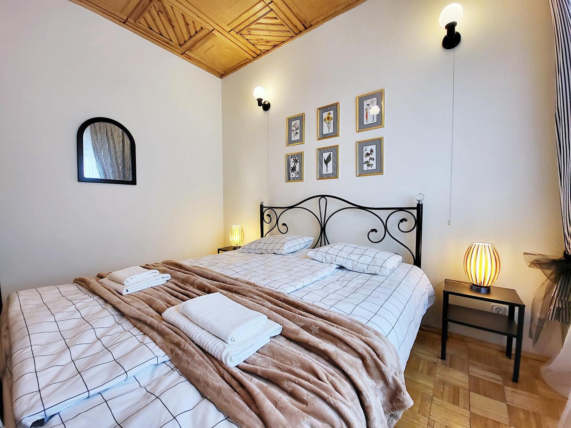Husarska 60 Bed & Breakfast