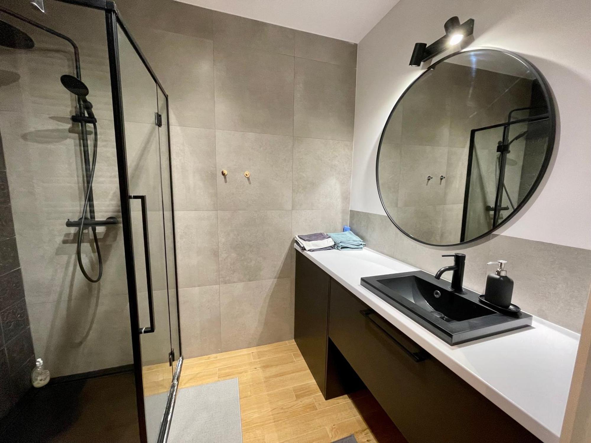 Apartament Time&house Pileckiego Przy Centrum Onkologi I Klinice Novum Apartament Na Wylacznosc Pokoj,sypialnia,lozko, Lazienka,kuchnia