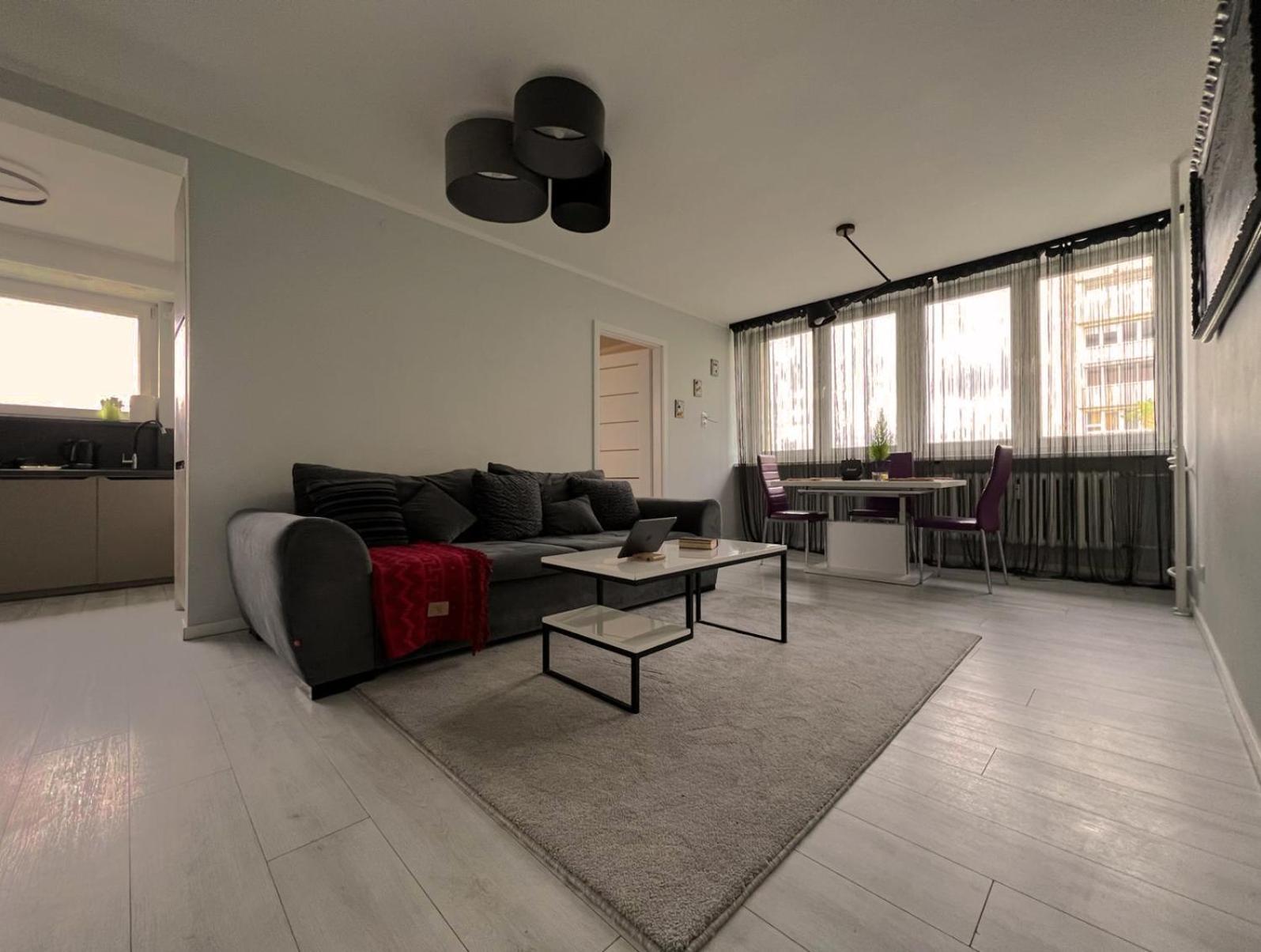 Sunny 3-room Appartement, Near National Stadium Apartment