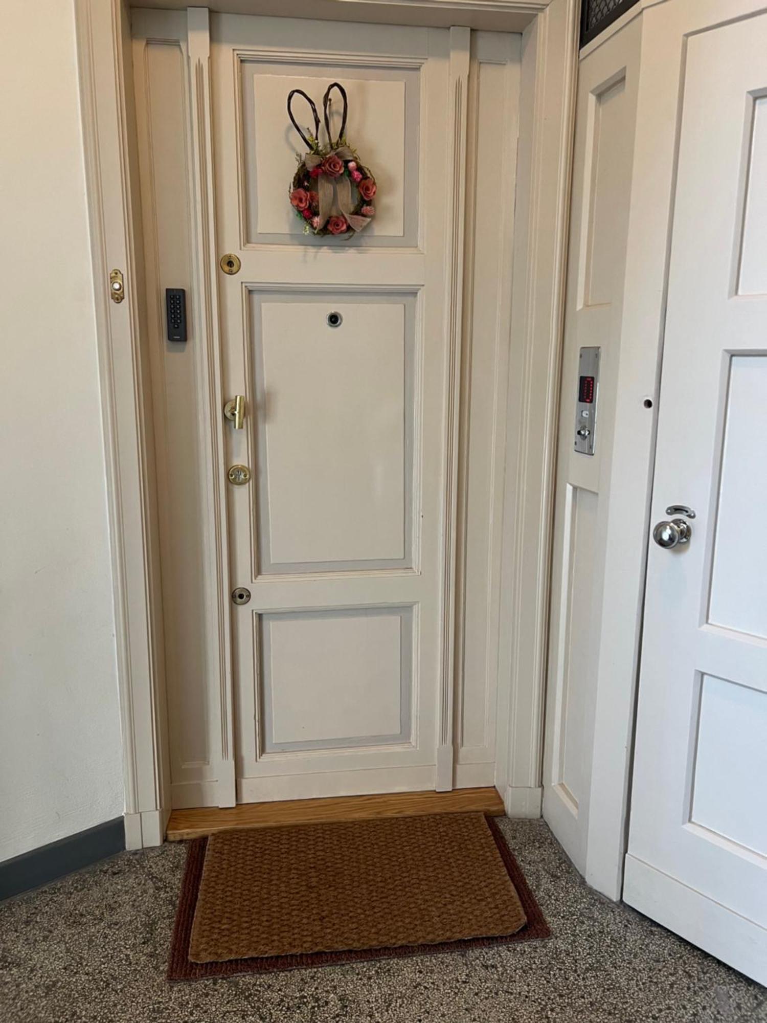Constitution Corner Apartment *