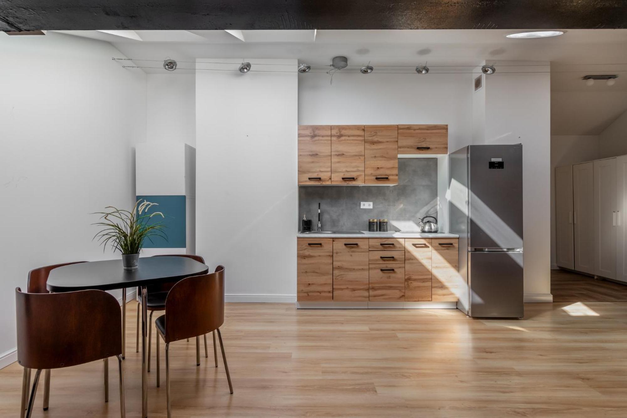 Close-golden In - Marcinkowskiego Apartment