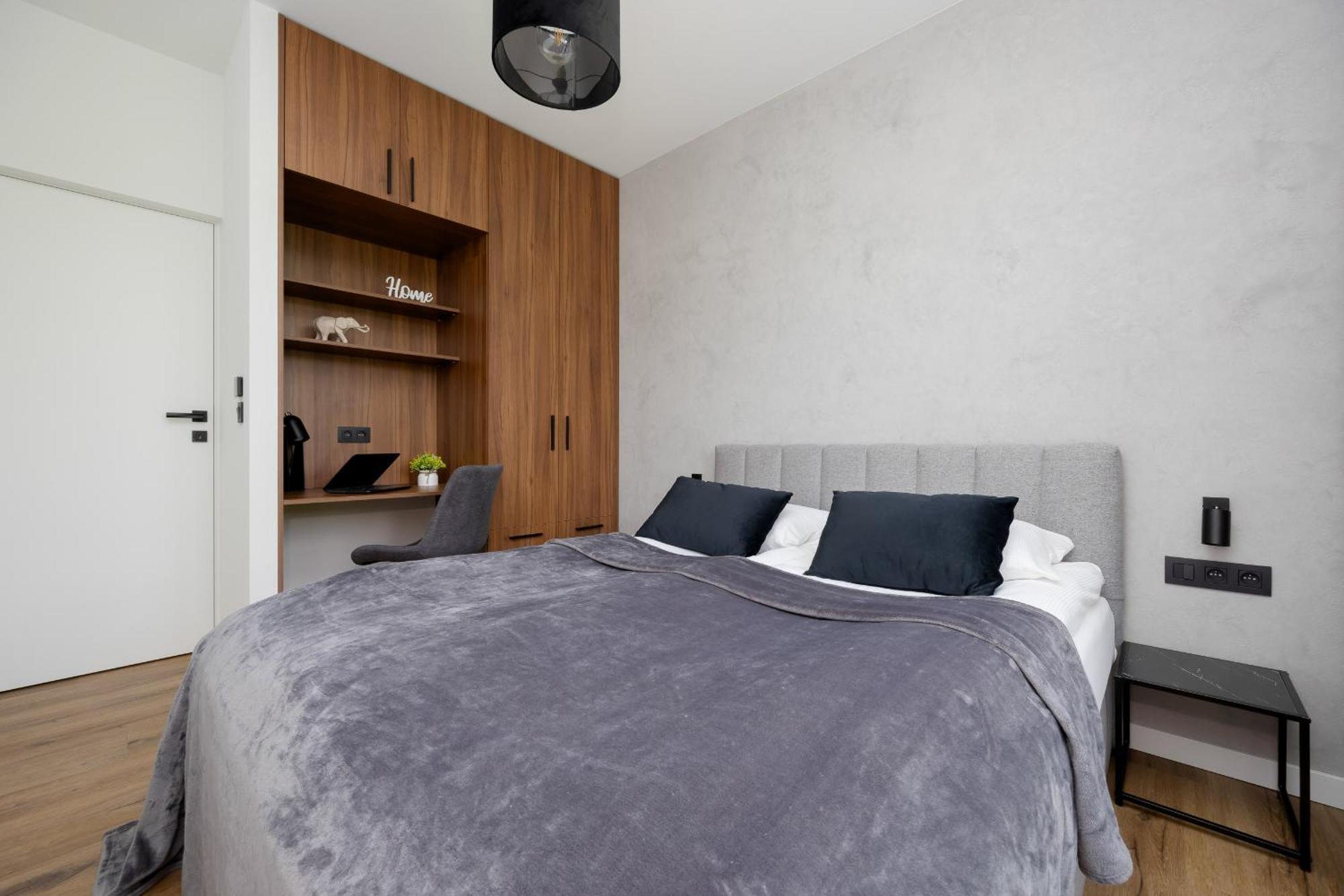 Ludwiki Z Parkingiem By Renters Warsaw