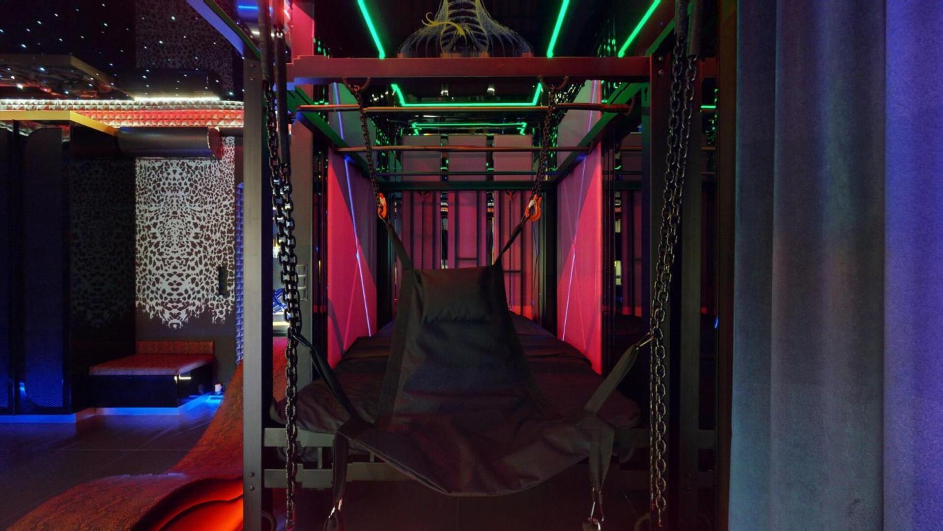 No Limits House - Bdsm Glamour