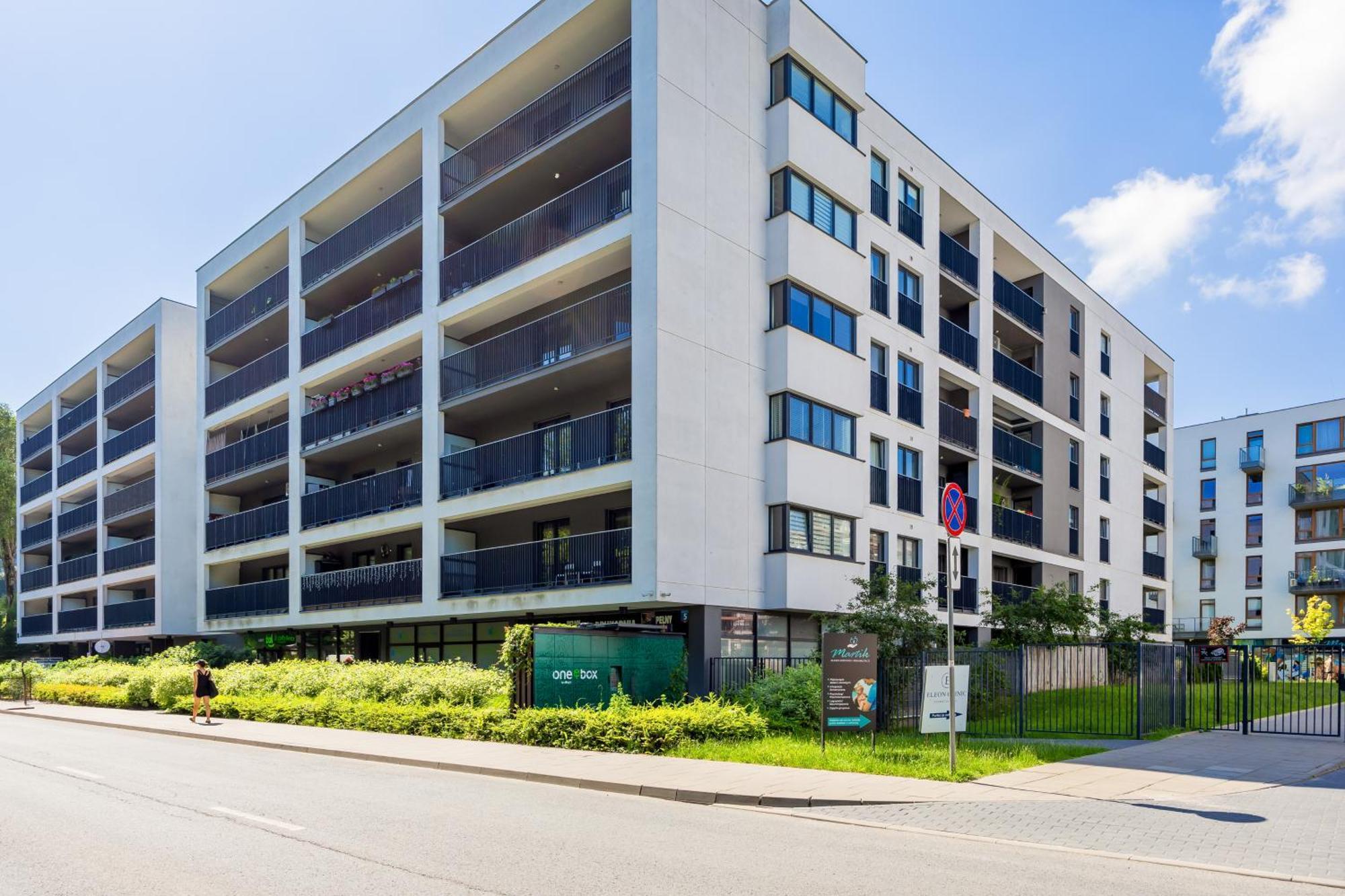 Apartment Elegant With Balcony In Close To The Airport By Renters