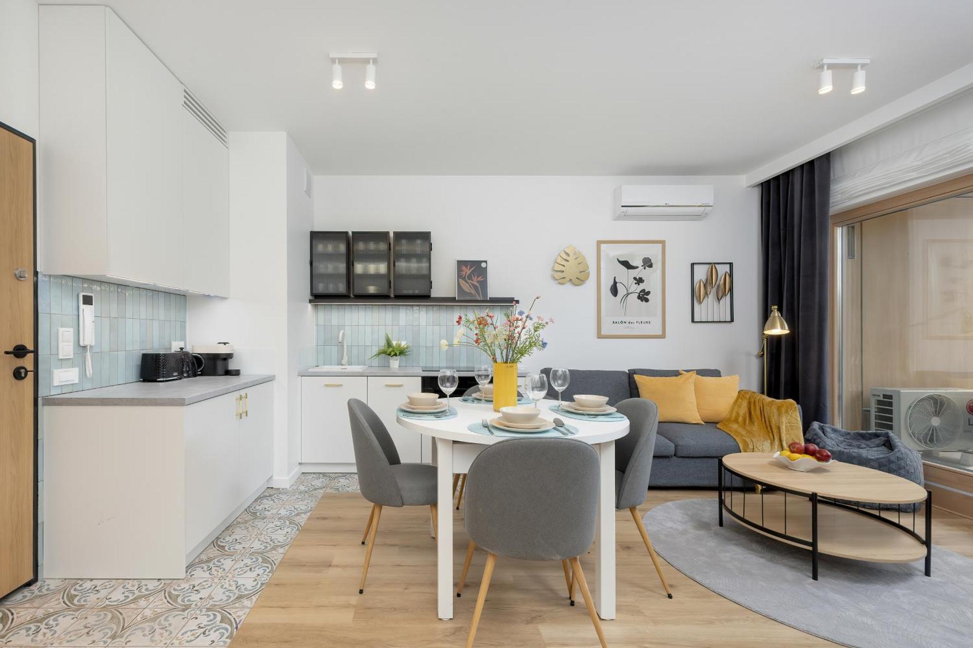 Apartamento Nowoczesne Z Balkonem Kolejowa Nu Wola By Renters *