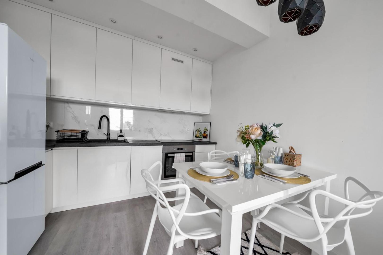 Srodmiescie - 8th Floor, Workspace, Tram - By Rentujemy Warsaw