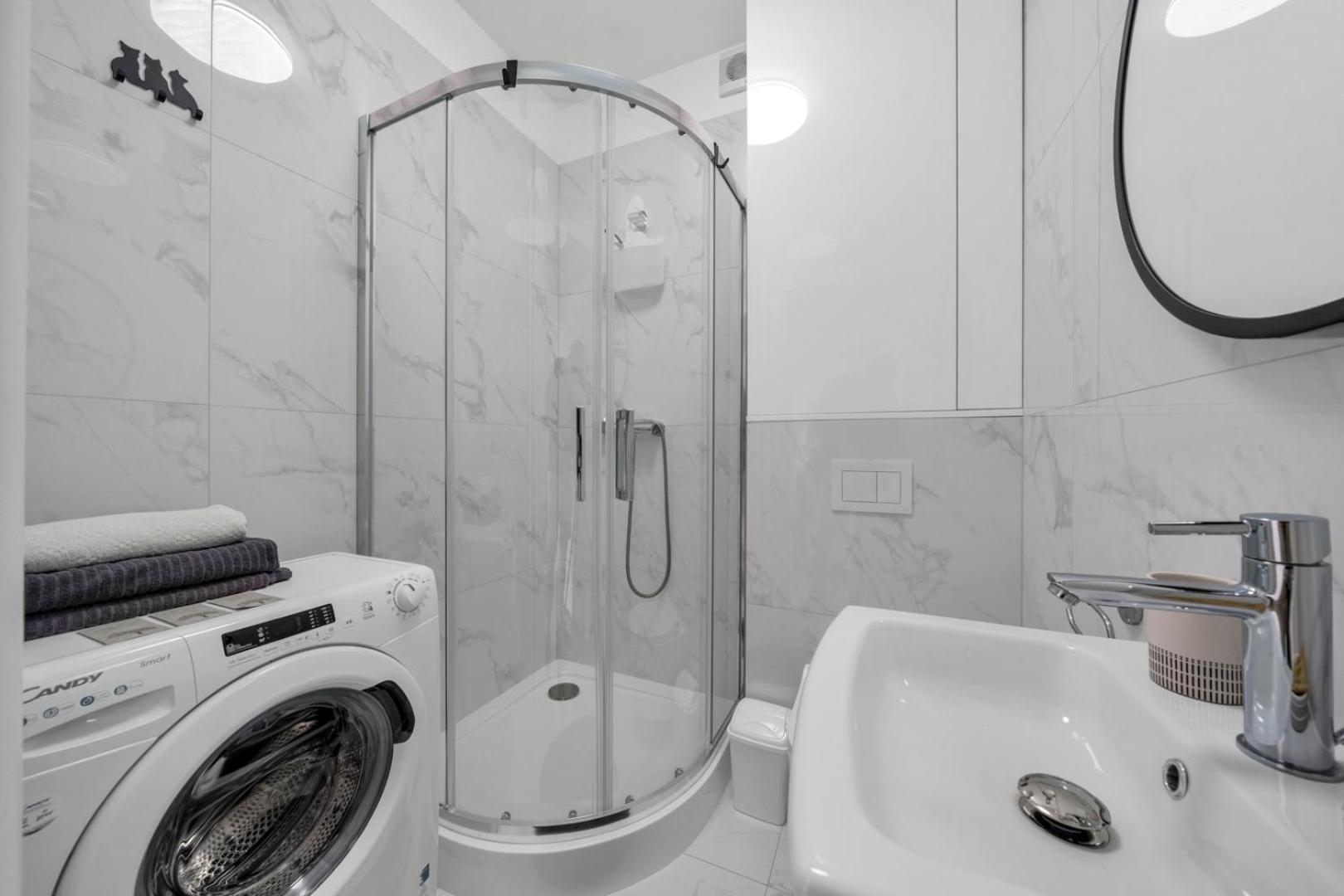 Apartment Srodmiescie - 8th Floor, Workspace, Tram - By Rentujemy Warsaw