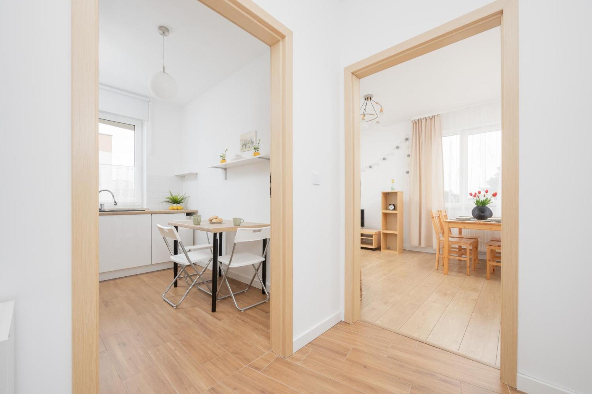 Sloneczny Z Parkingiem By Renters Apartment Warsaw