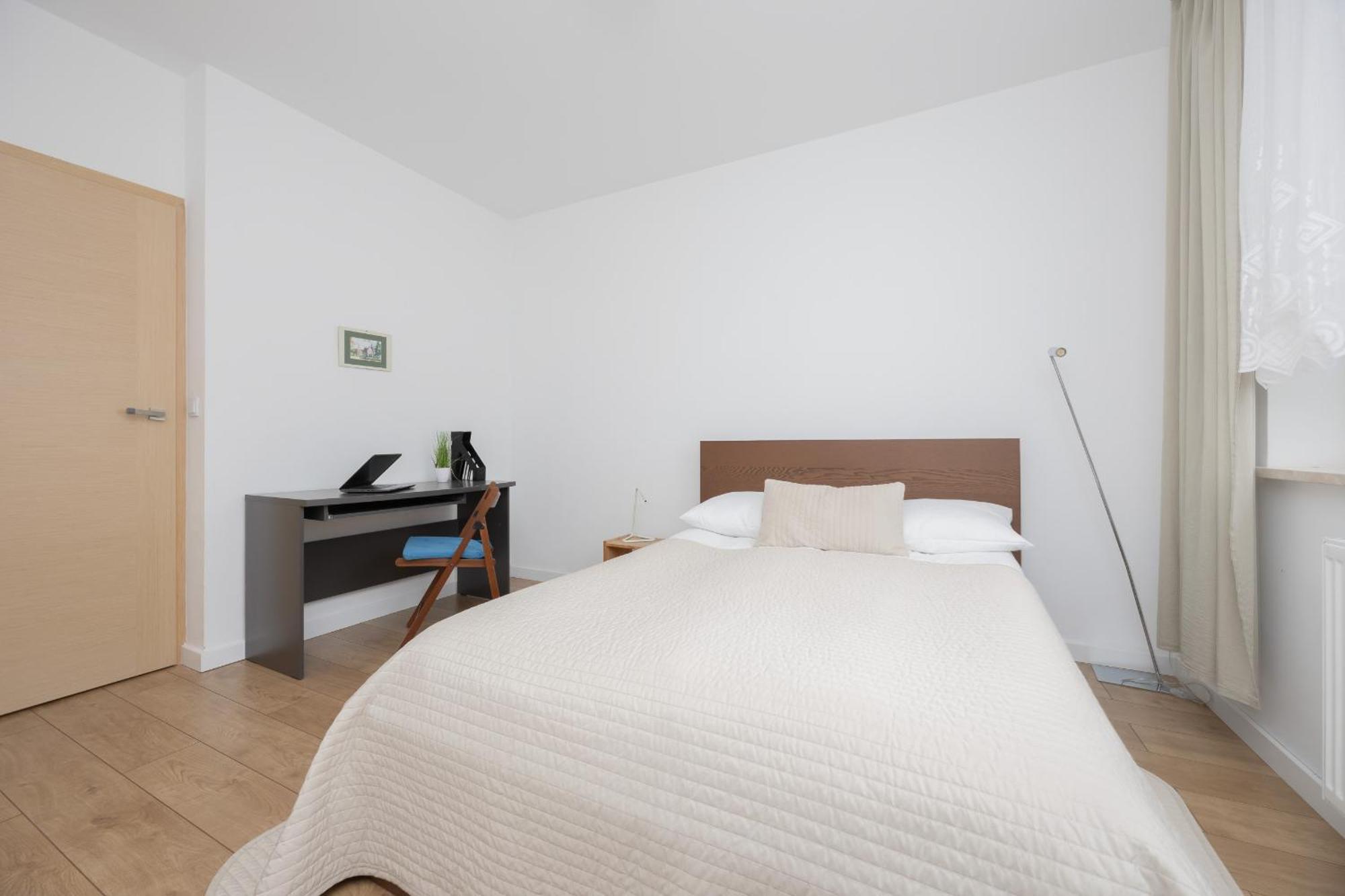 Sloneczny Z Parkingiem By Renters Apartment Warsaw