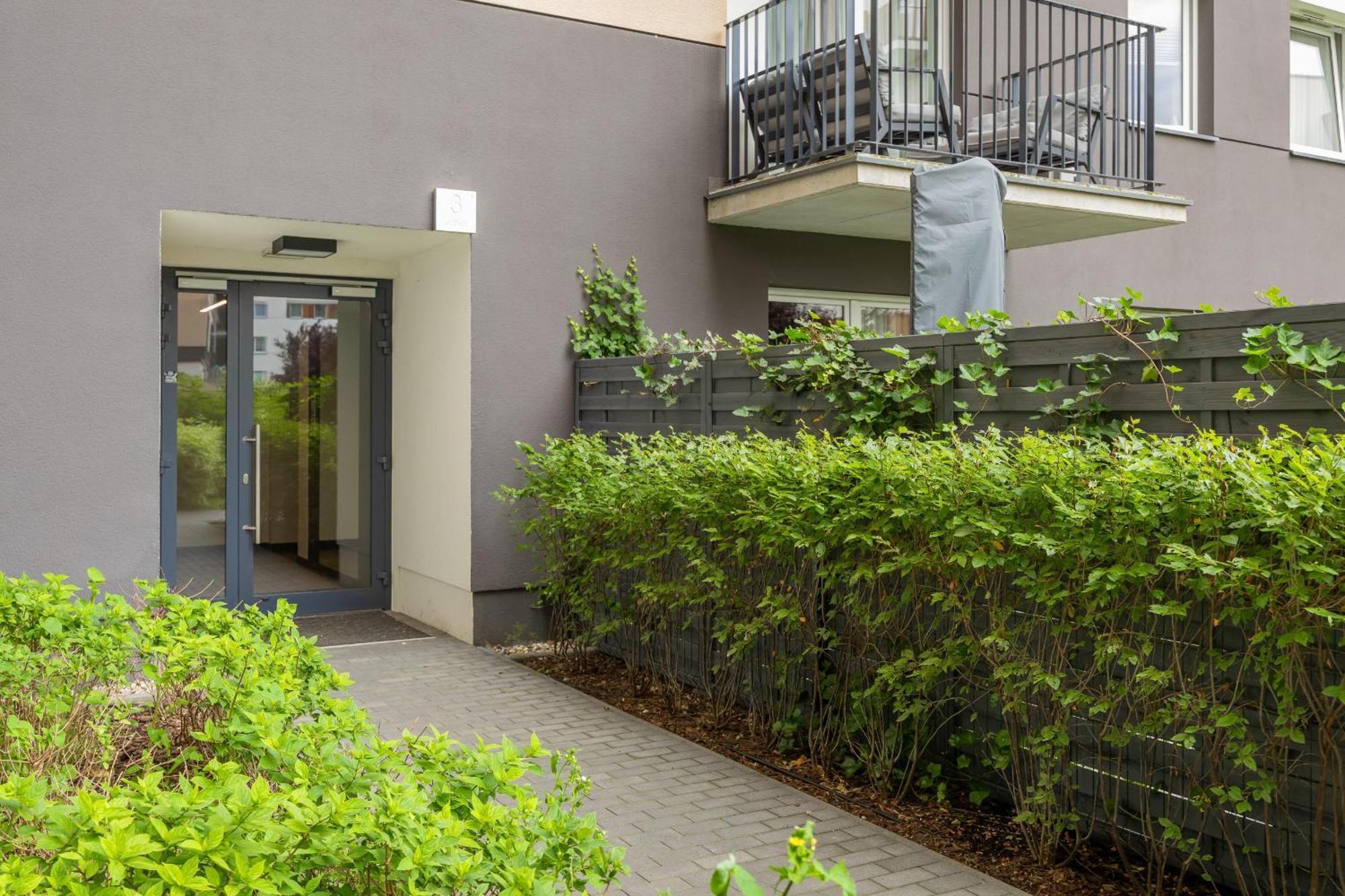 Sloneczny Z Parkingiem By Renters Apartment Warsaw